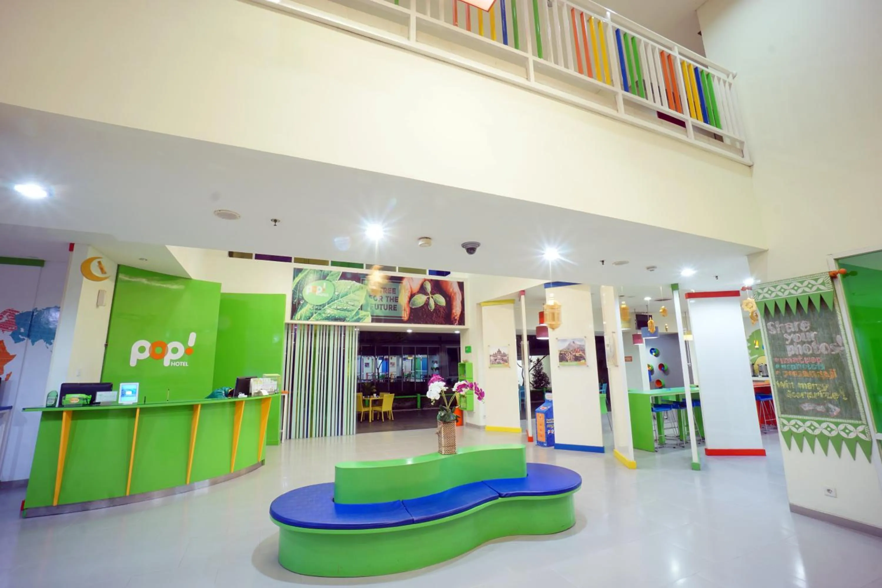 Lobby or reception in POP! Hotel Sangaji Yogyakarta