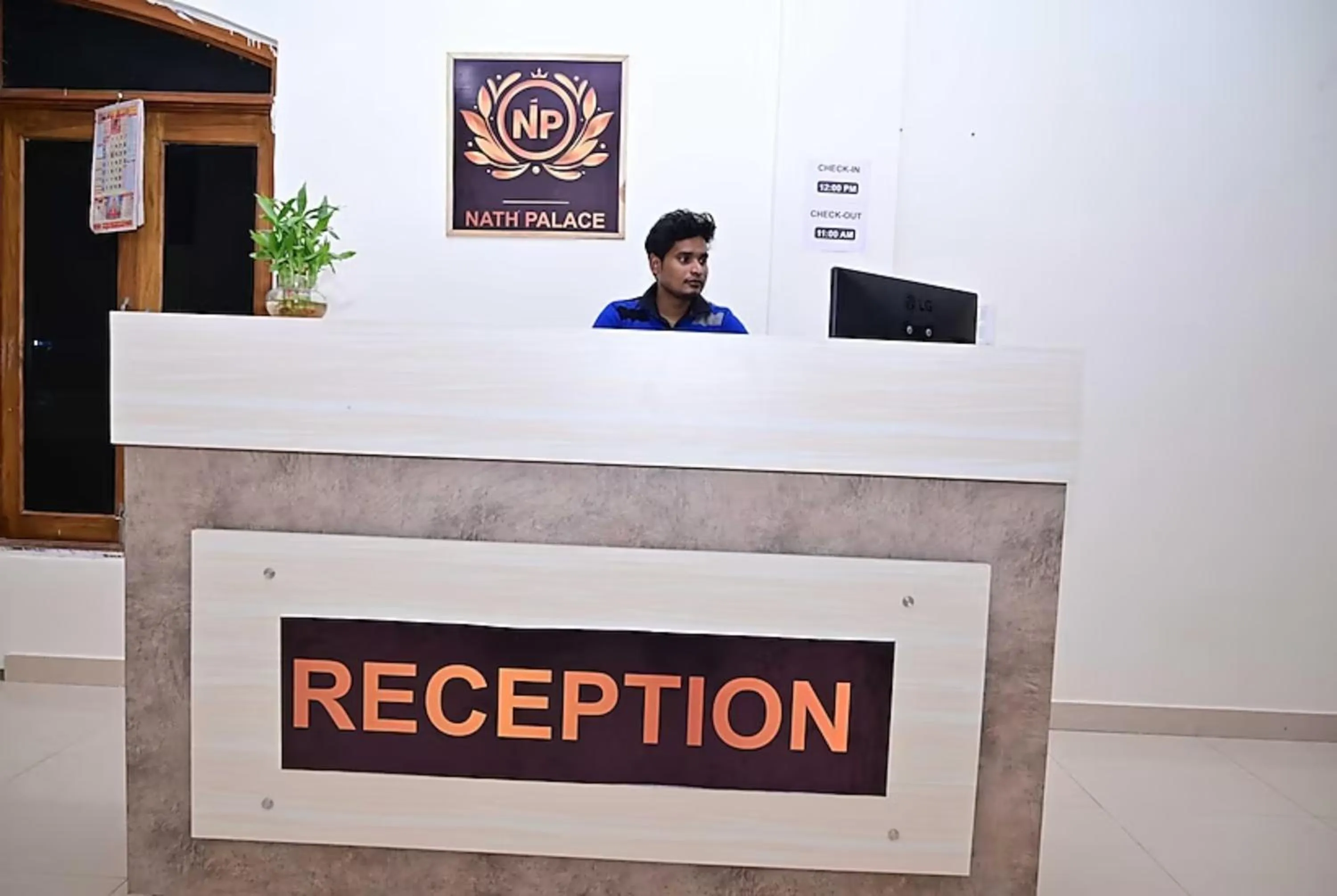 People, Lobby/Reception in Goroomgo Nath Palace Varanasi