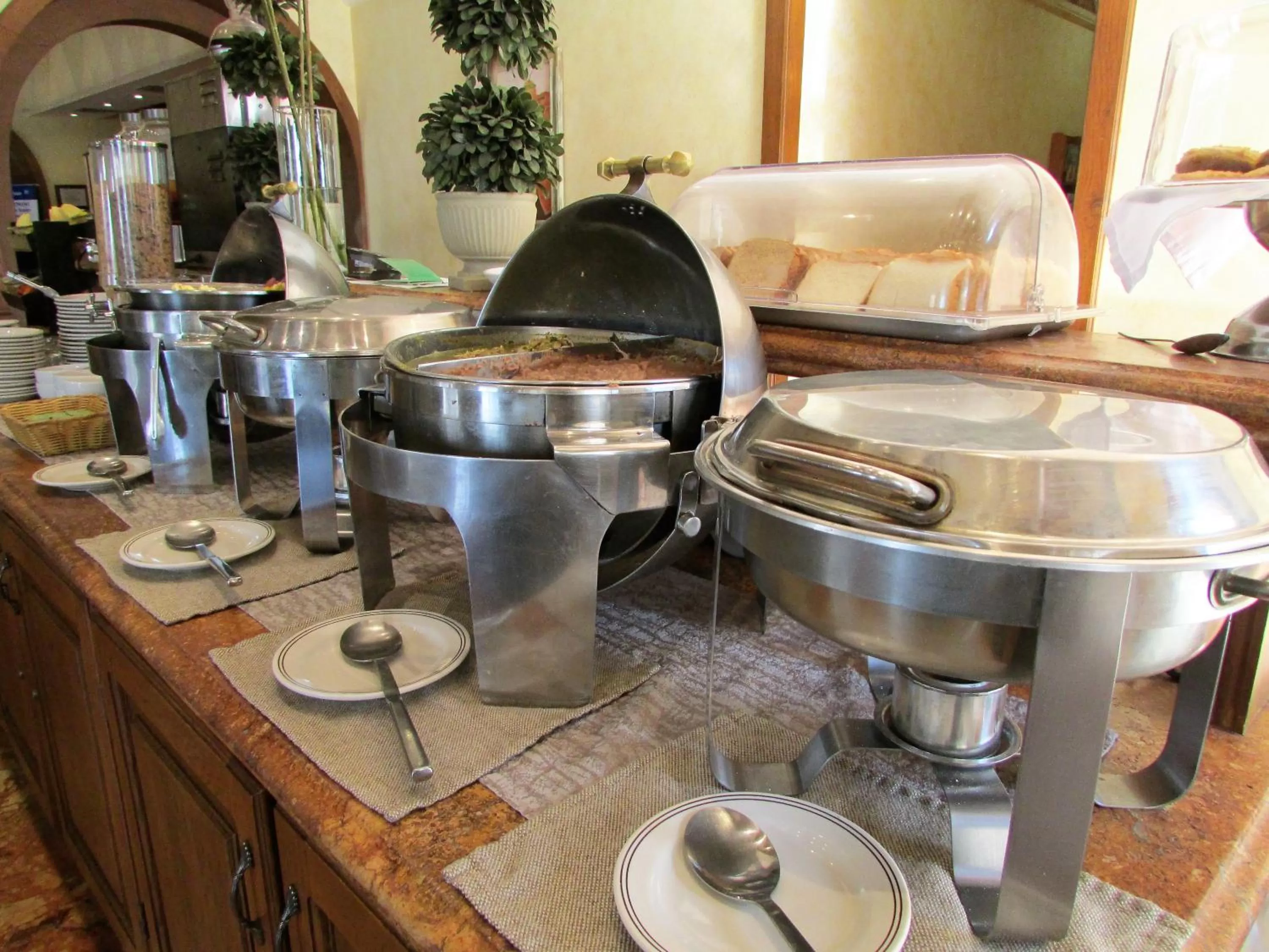 Breakfast in Best Western Hotel Posada Del Rio Express