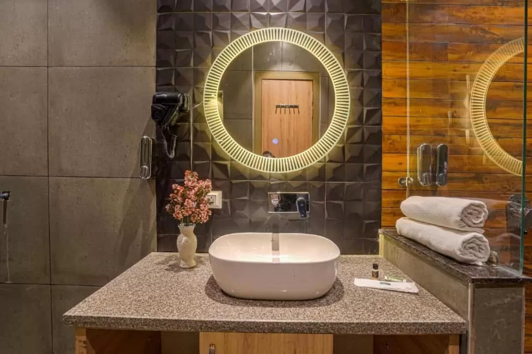 Bathroom in Greenwood Villa By Levelup