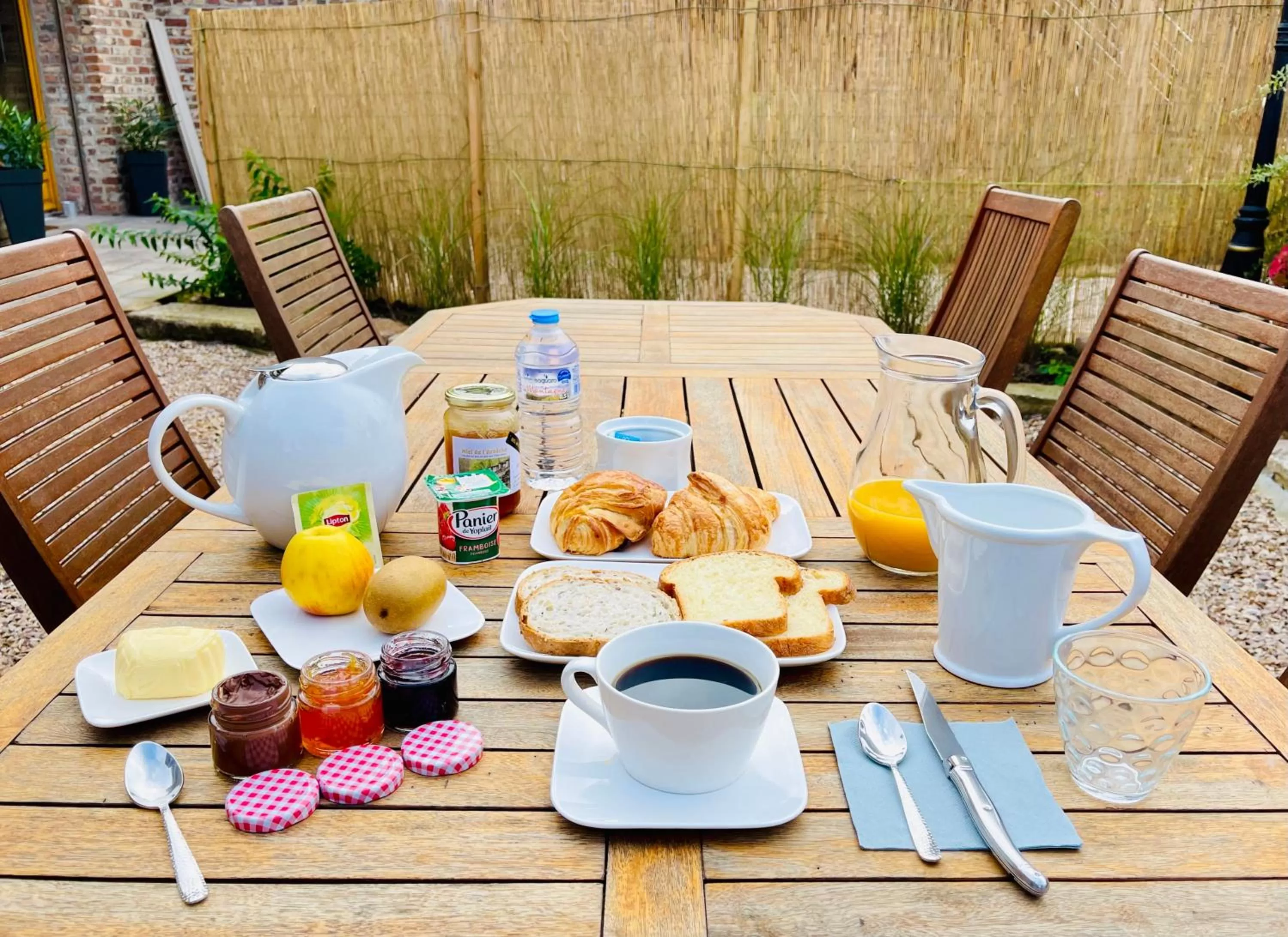 Breakfast in La Mésangeraie Gîte Chambres d'hôtes