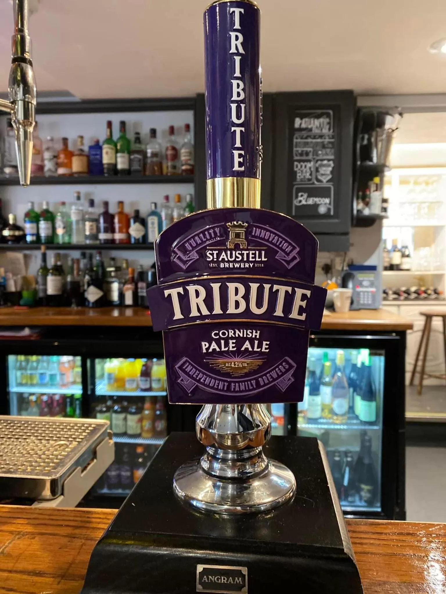 Drinks in The Ilchester Arms Hotel, Ilchester Somerset