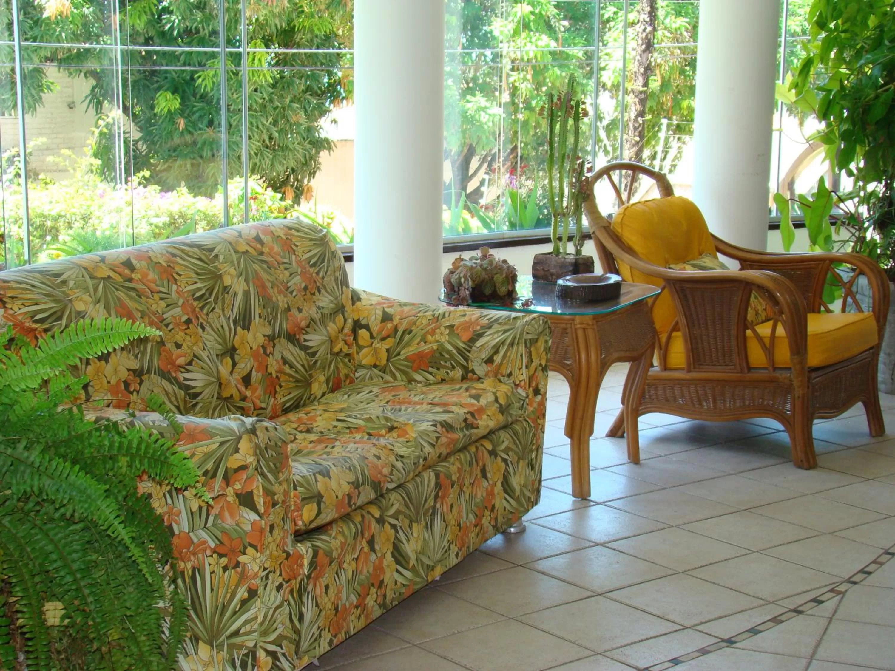 Lounge or bar in Divi-Divi Praia Hotel