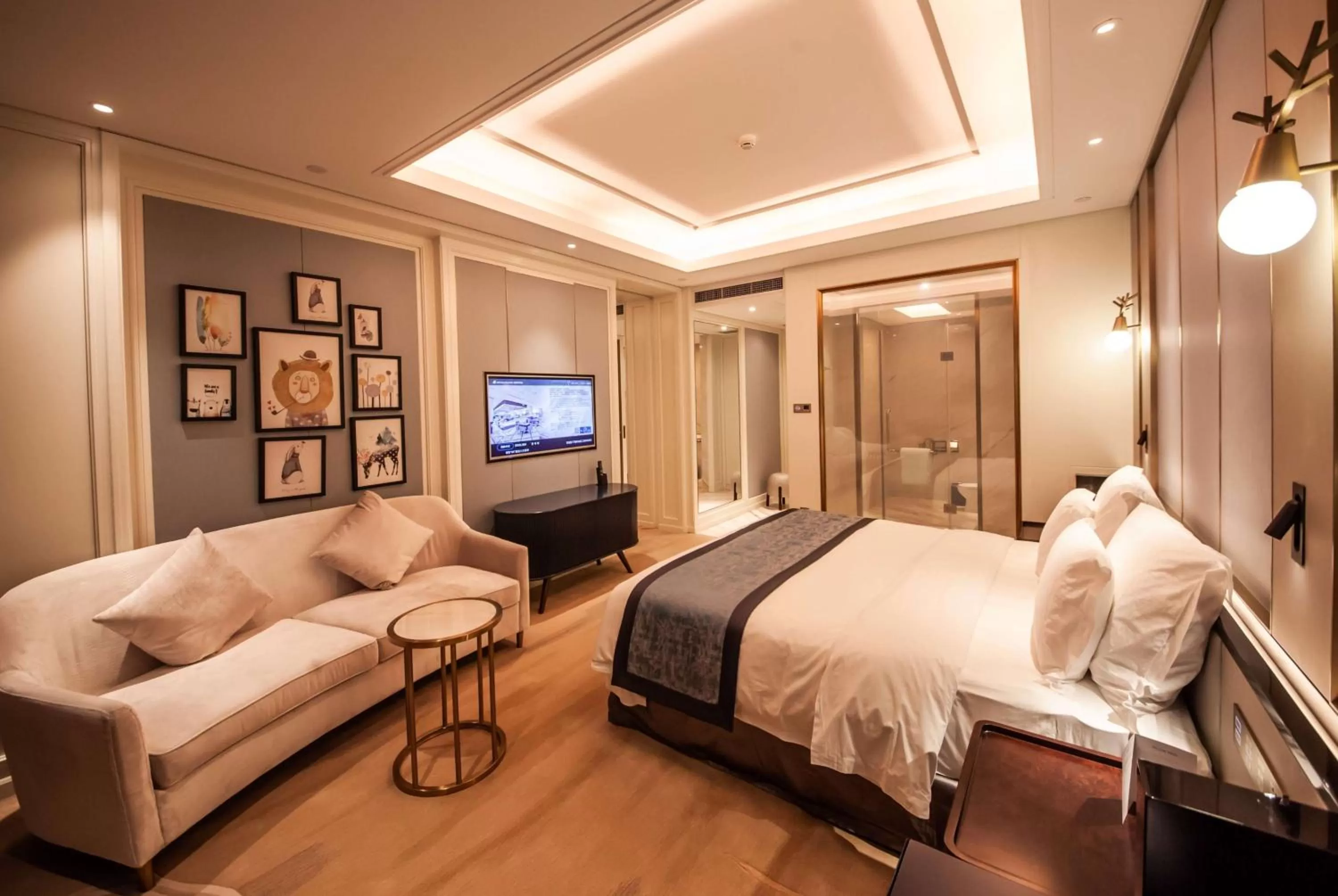 Photo of the whole room, Bed in Wyndham Qingdao l Free Fixed-Time Shuttle Service Between Hotel and Airport & North Railway Station l Outdoor Children's Amusement Park l 1-Hour Play Snooker or Table Tennis
