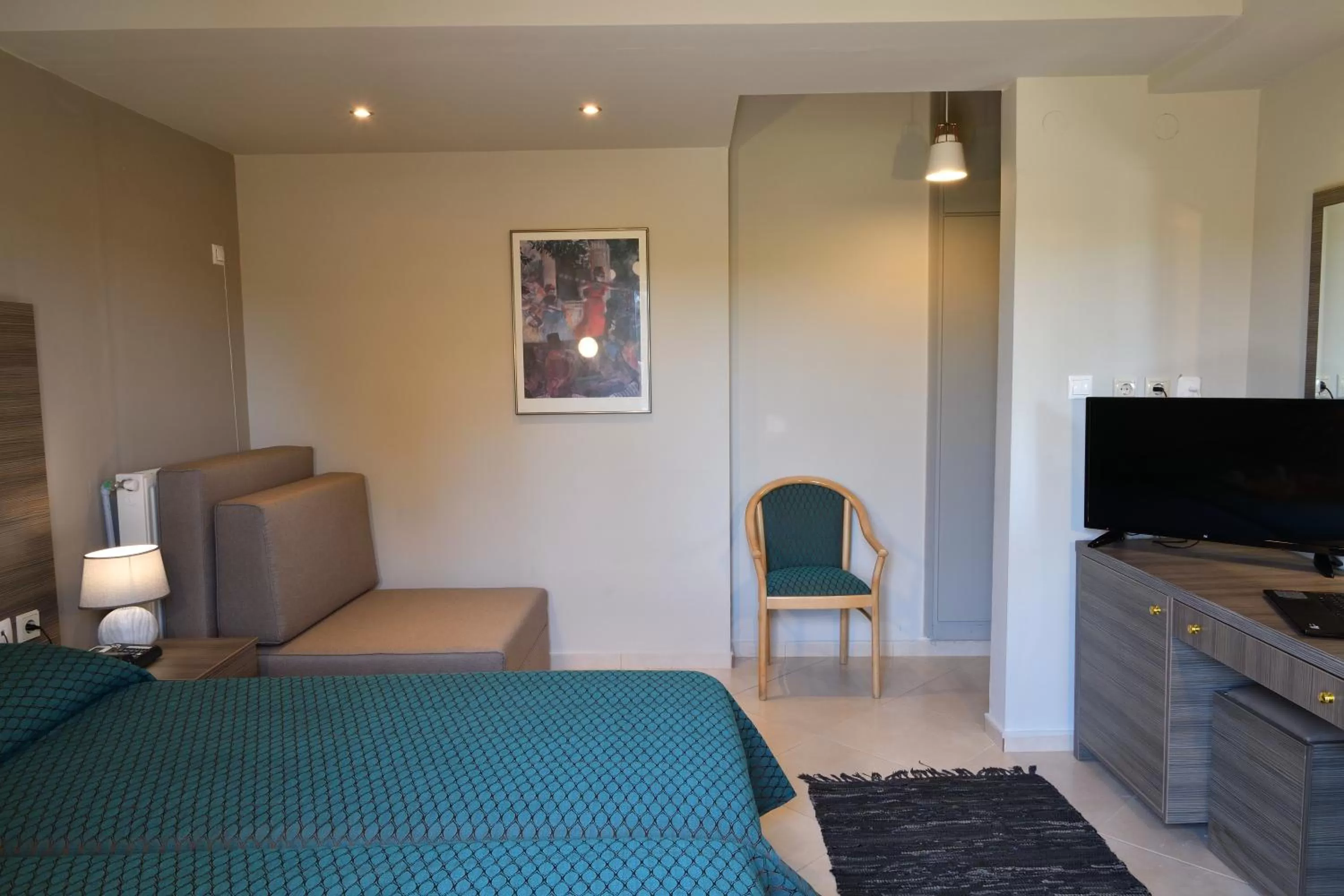 Photo of the whole room, Bed in Four Seasons Hotel