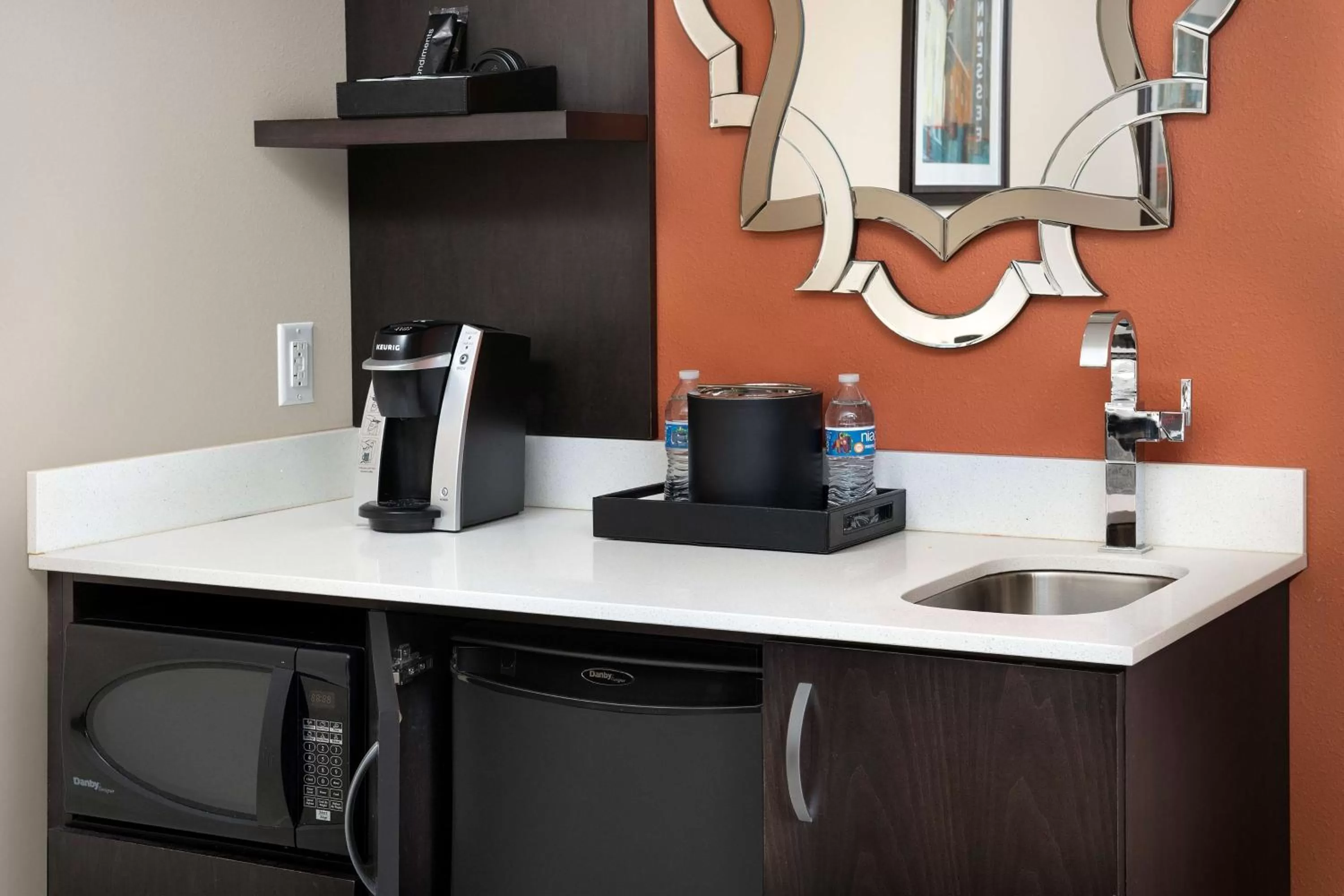 Photo of the whole room in Embassy Suites by Hilton Knoxville West