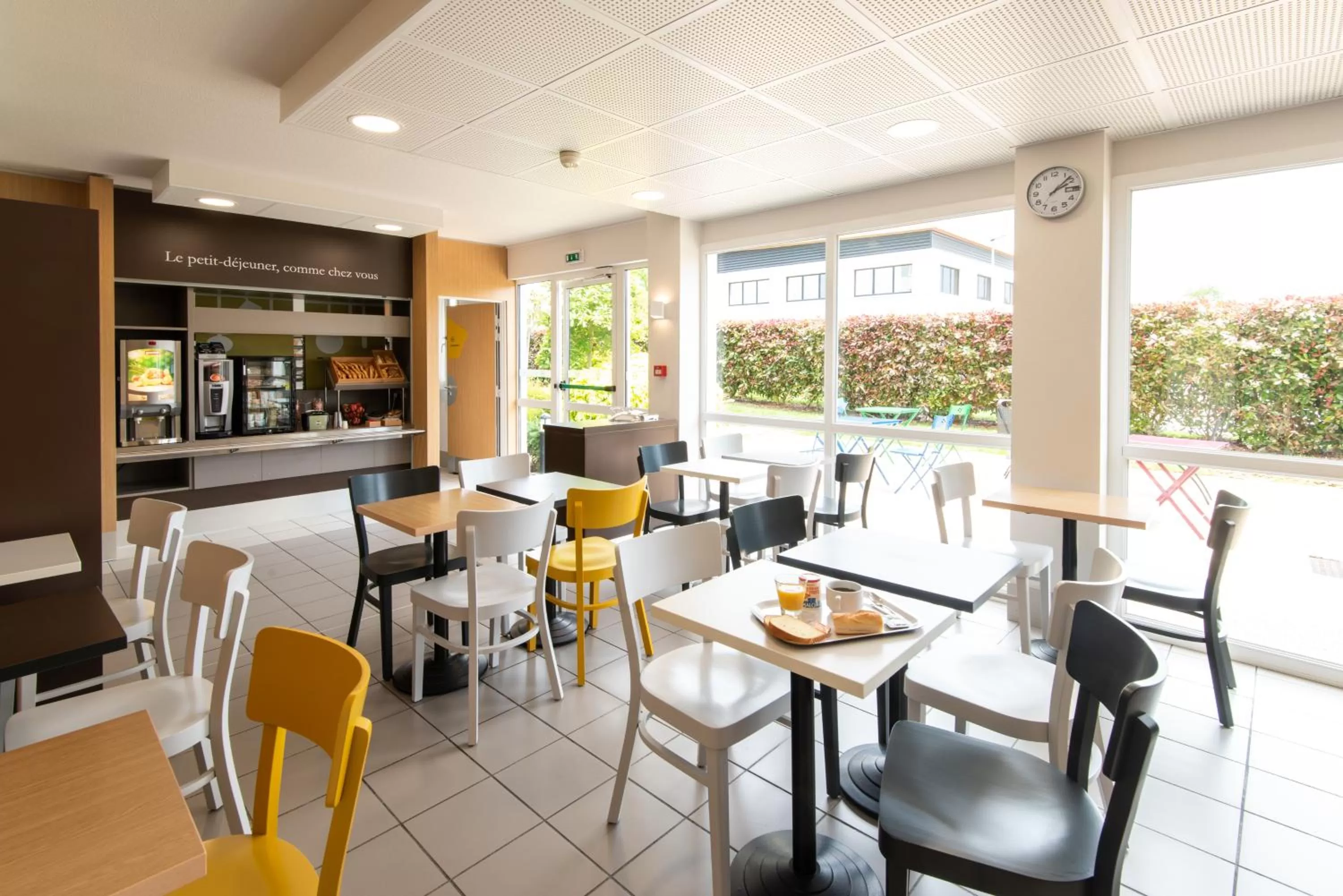 Buffet breakfast in B&B HOTEL Evreux