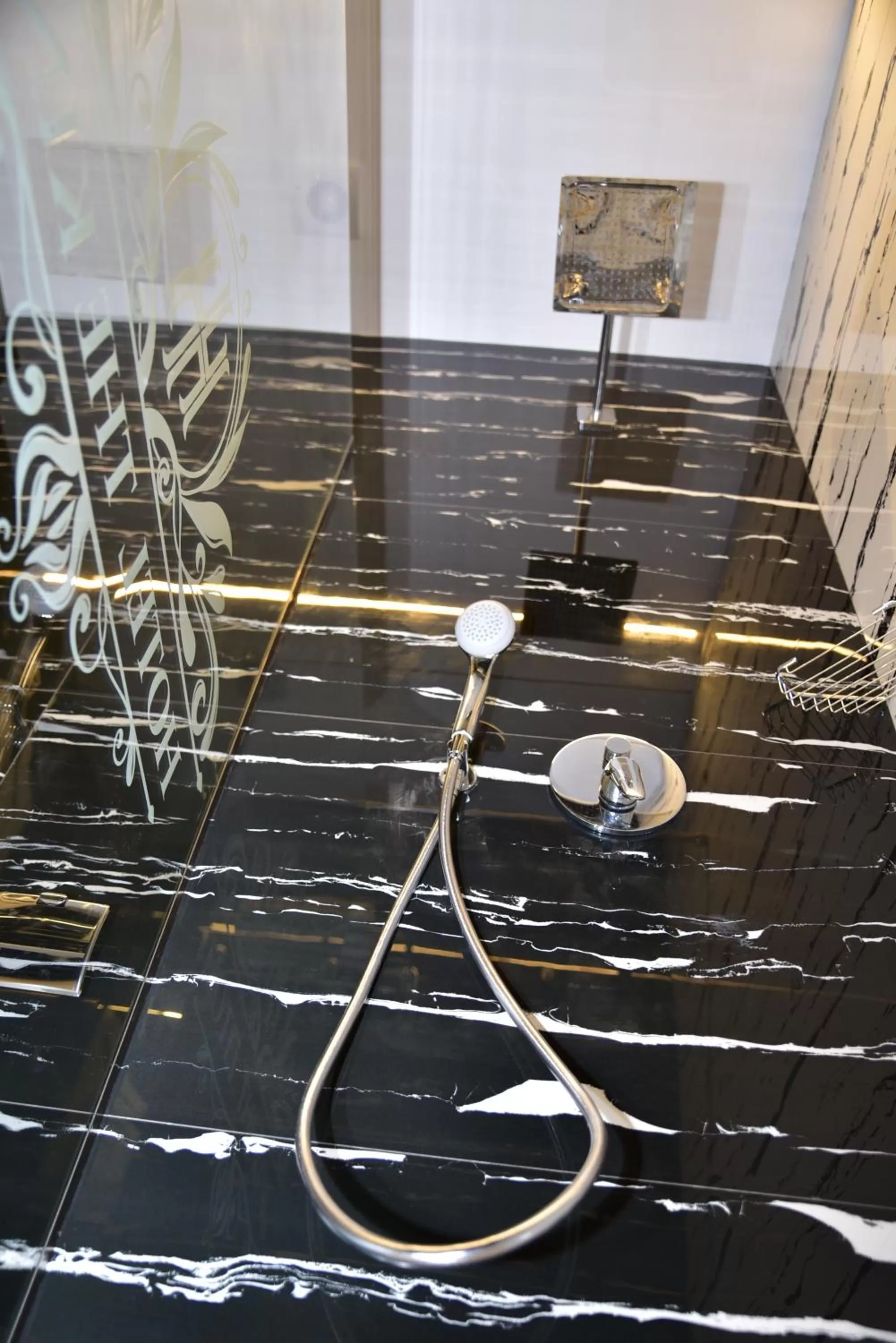 Shower in The King Resort