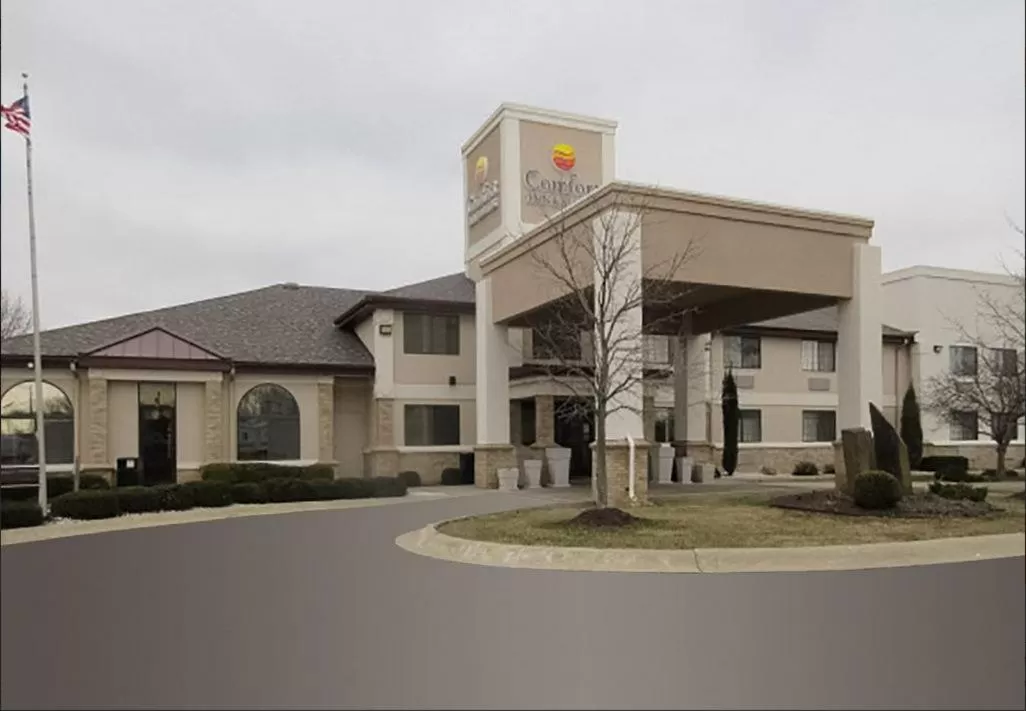 Facade/entrance in Comfort Inn & Suites Napoleon