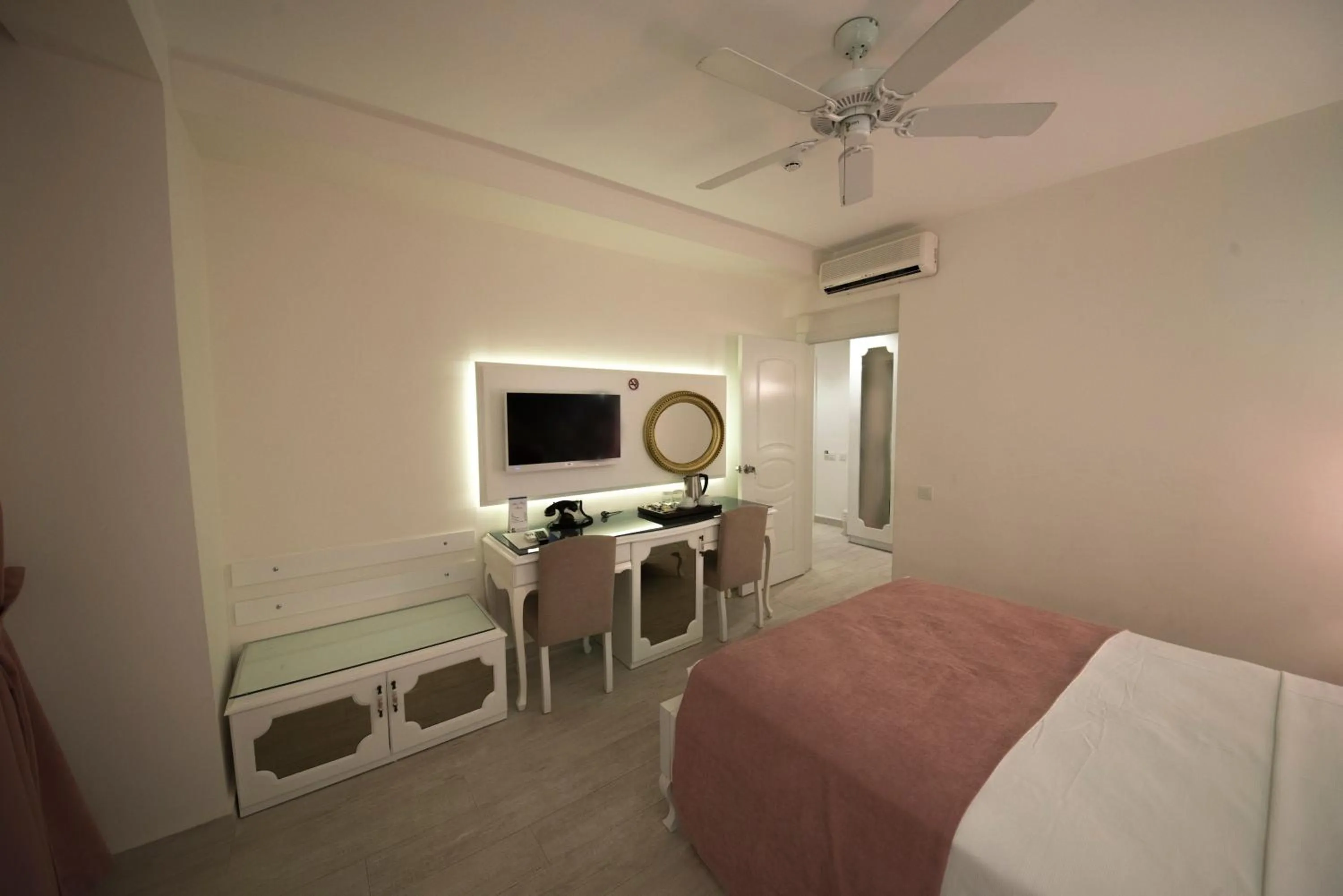 Bed in Montebello Deluxe Hotel