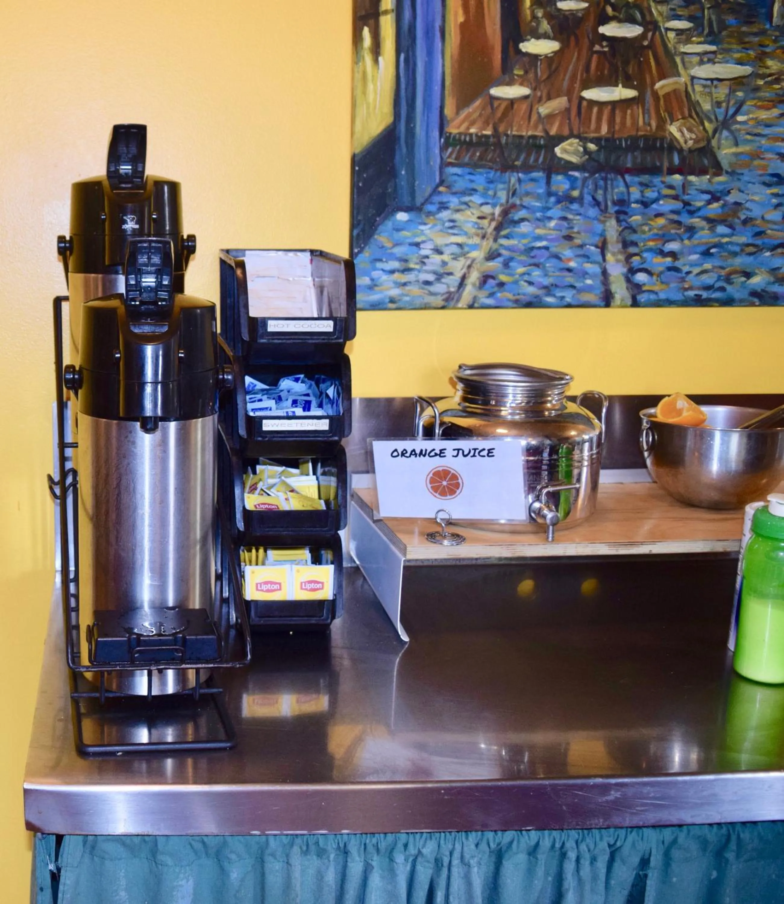 Breakfast in Green Tortoise Hostel Seattle