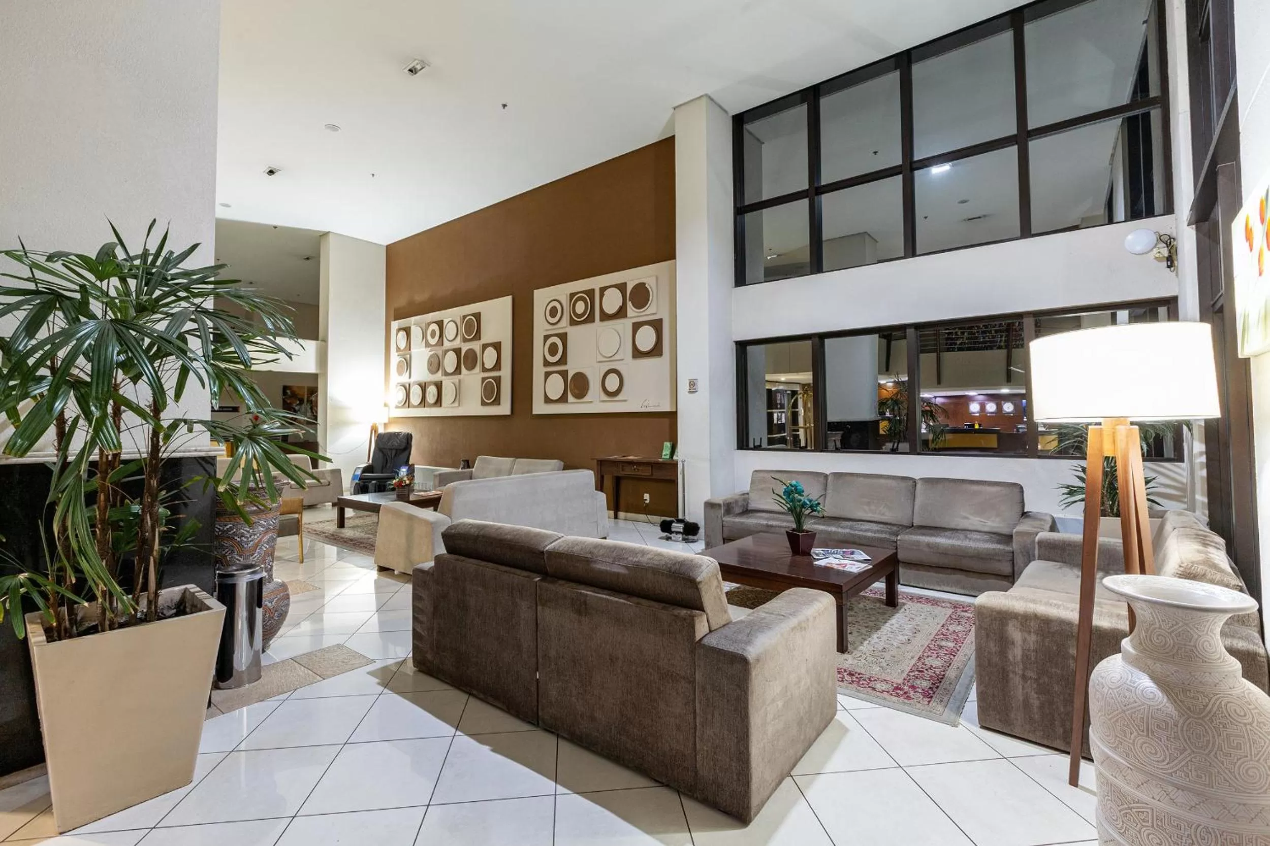 Communal lounge/ TV room in Tri Hotel Executive Caxias