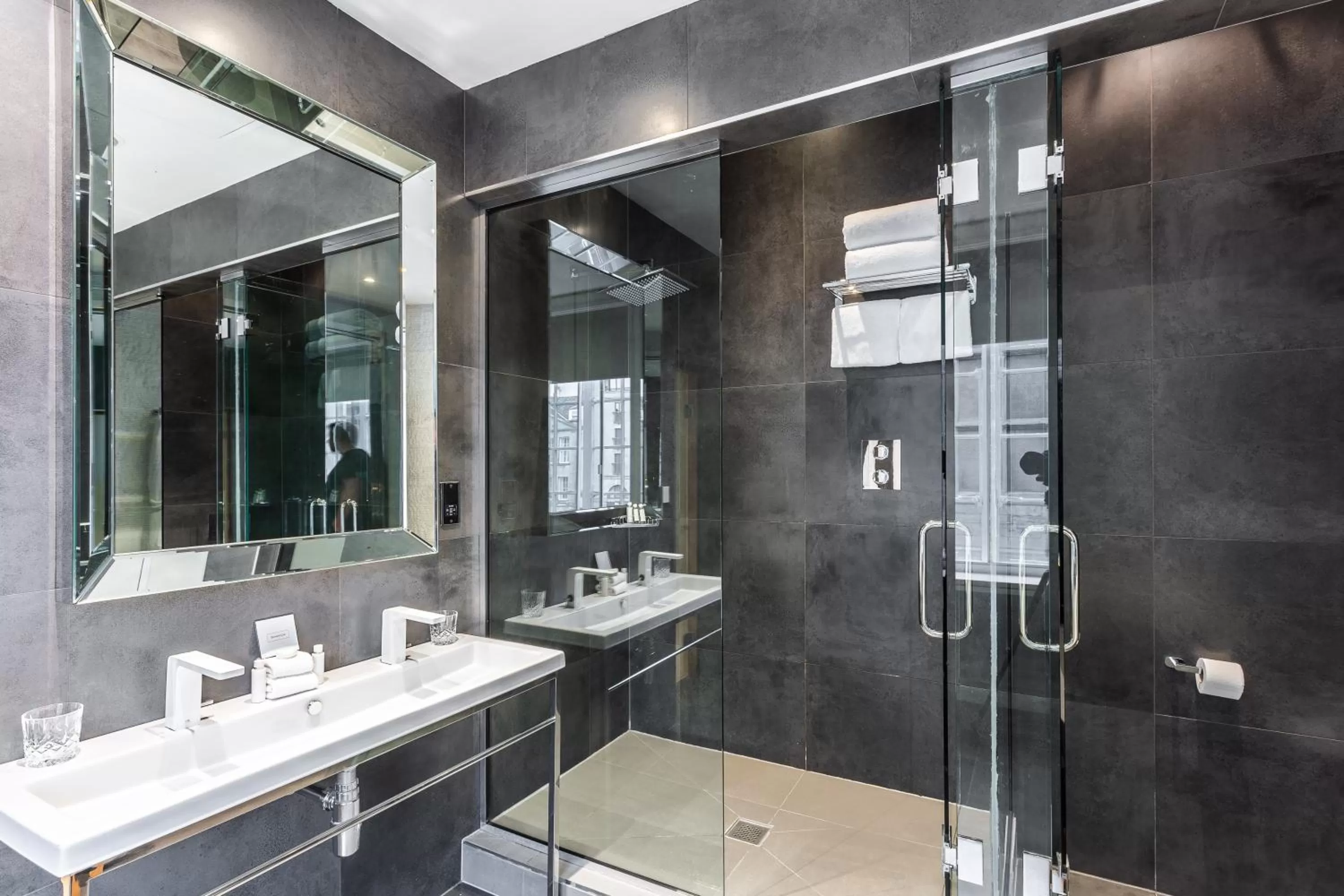 Shower in The Inn on the Mile