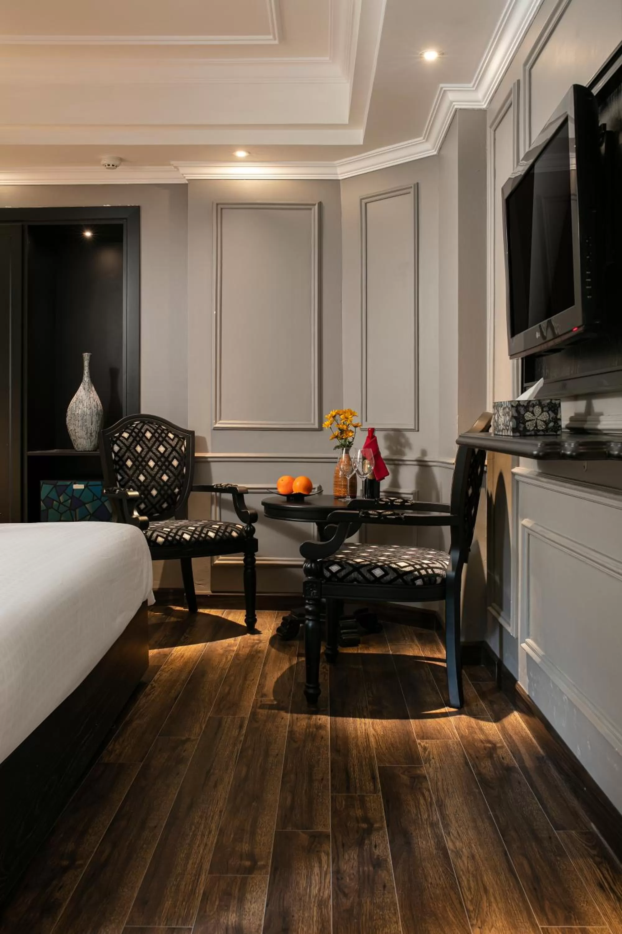 Communal lounge/ TV room, Bed in Scent Premium Hotel