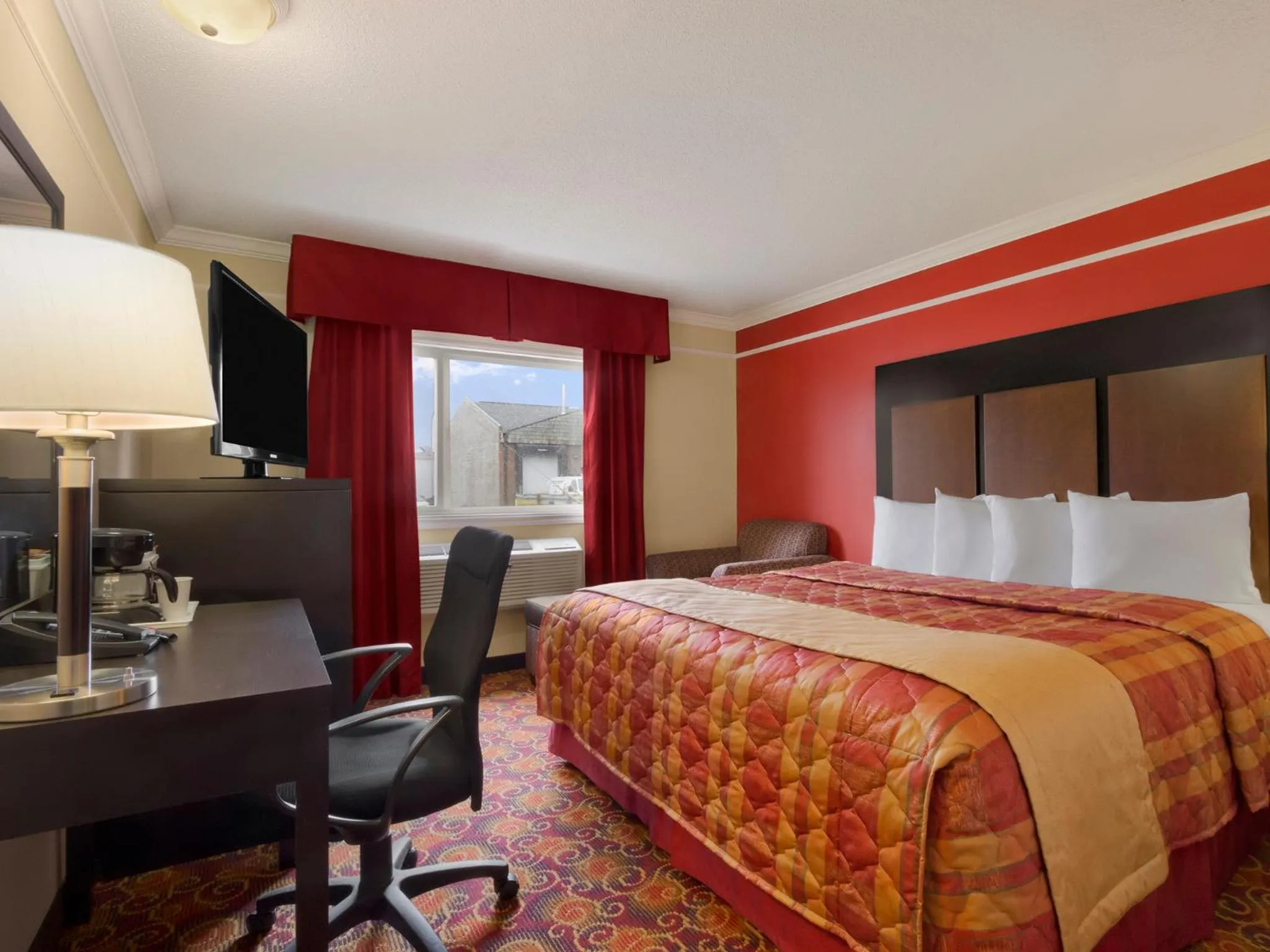 Deluxe King Suite in Travelodge by Wyndham Meadow Lake