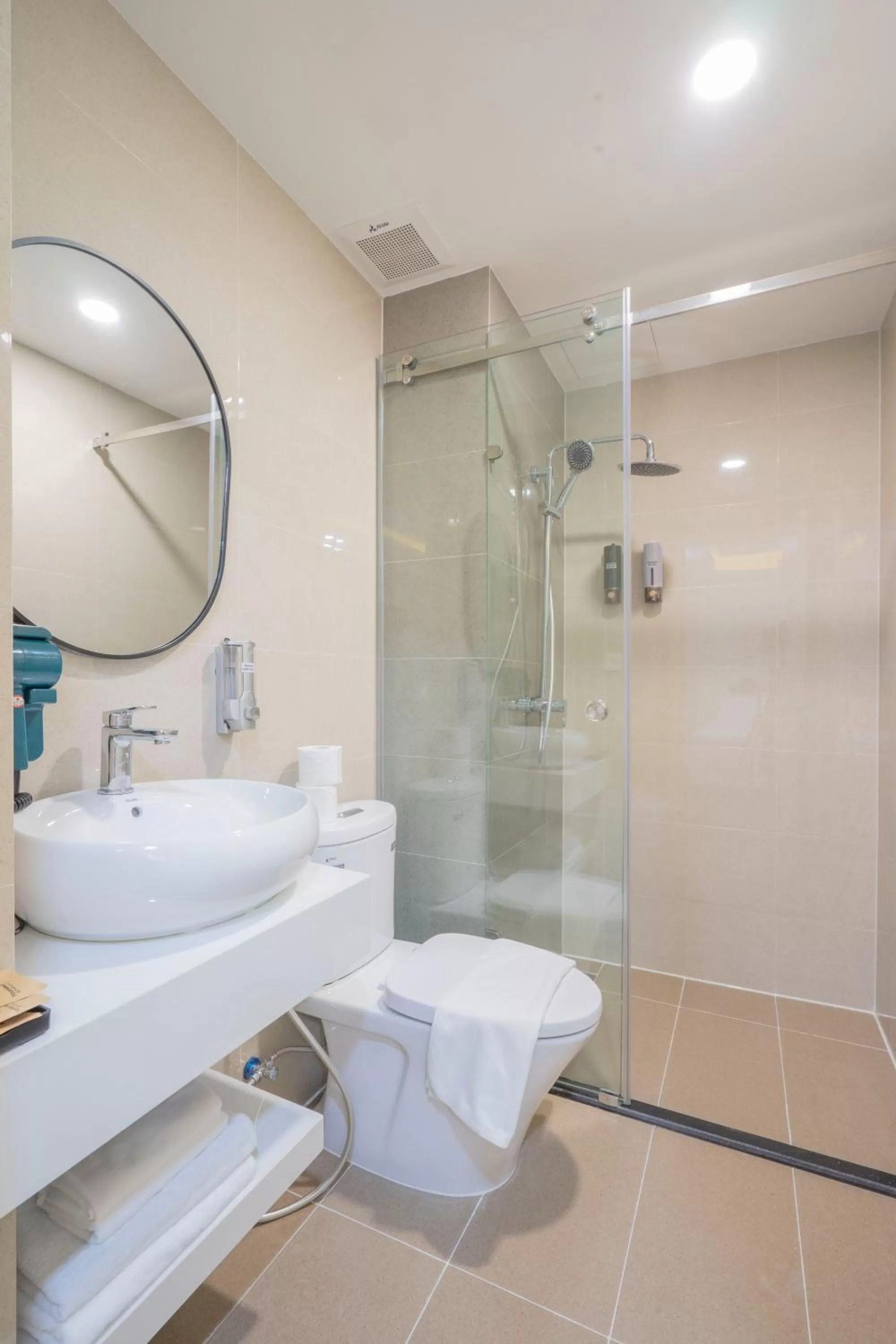 Shower, Bathroom in SAZI HOTEL - BÙI THỊ XUÂN