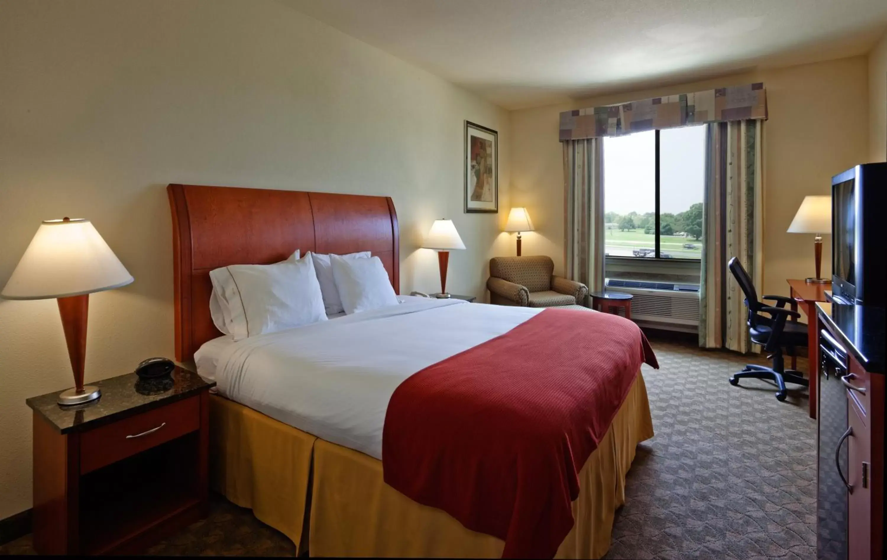 Two-Bedroom Suite with One King and Two Queen Beds in Holiday Inn Express Hotel and Suites Fairfield-North by IHG Two-Bedroom Suite with One King and Two Queen Beds in Holiday Inn Express Hotel and Suites Fairfield-North by IHG