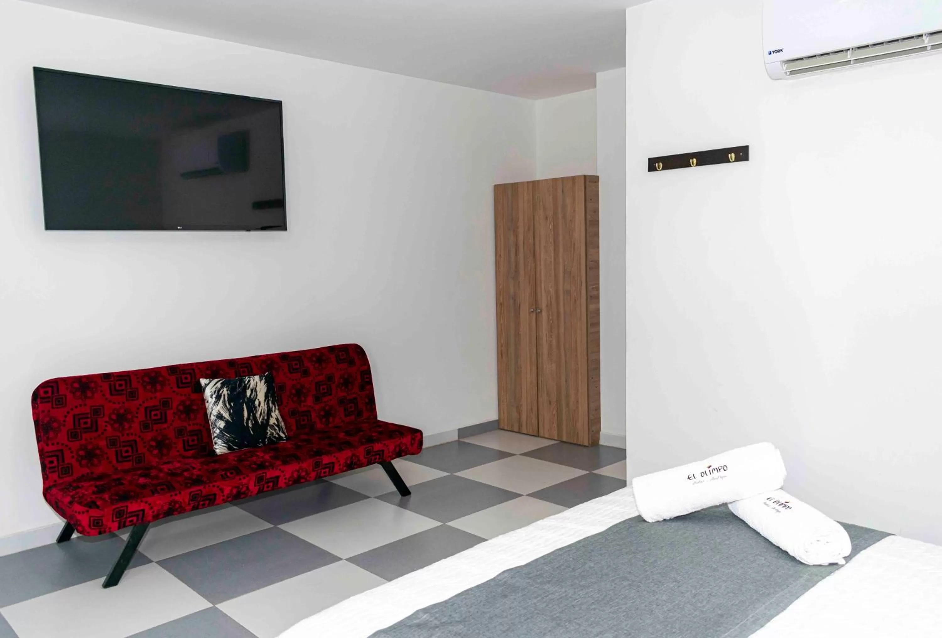 Communal lounge/ TV room in Hotel El Olimpo