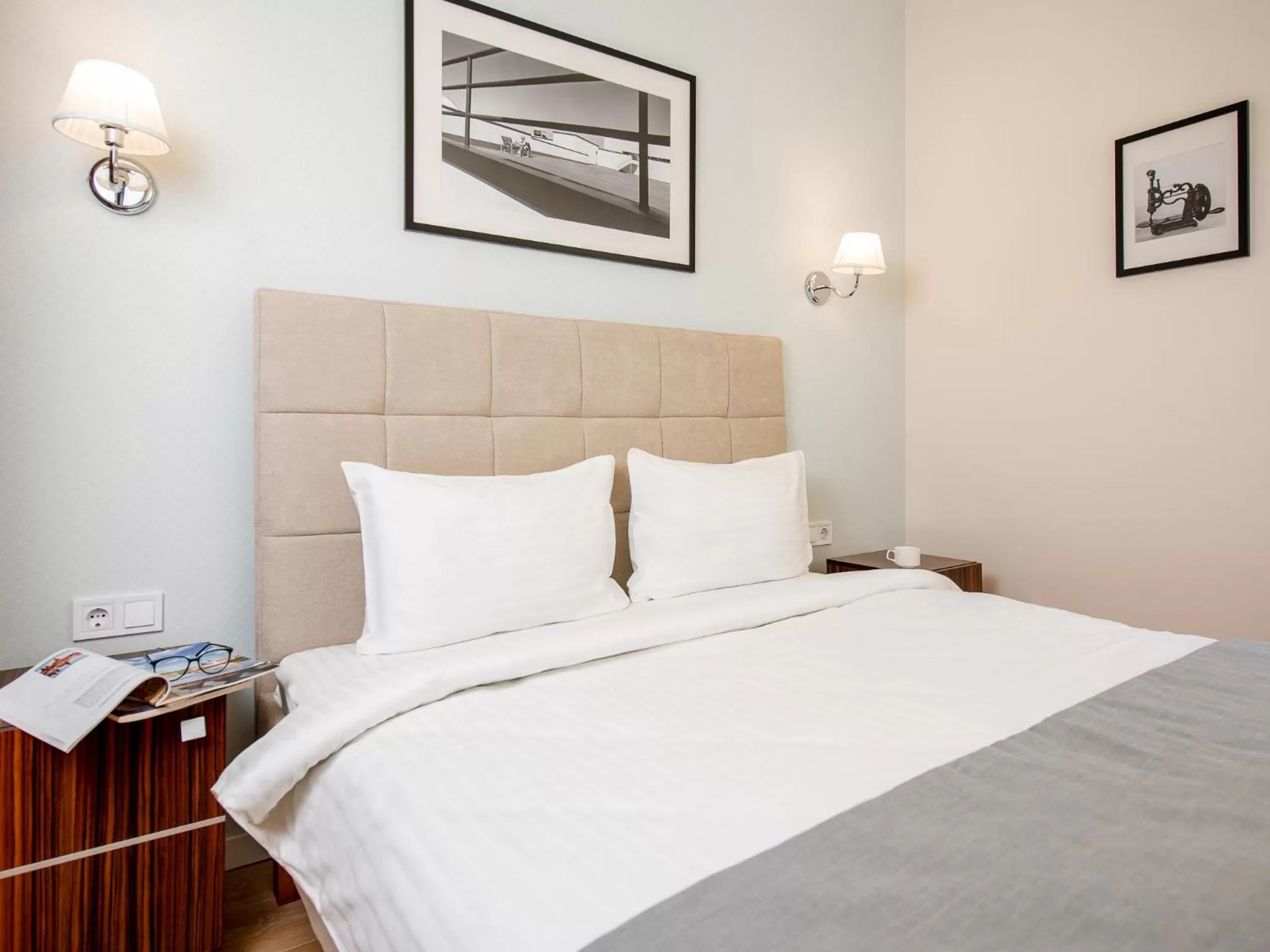 Bed in Art Deco Central Rooms