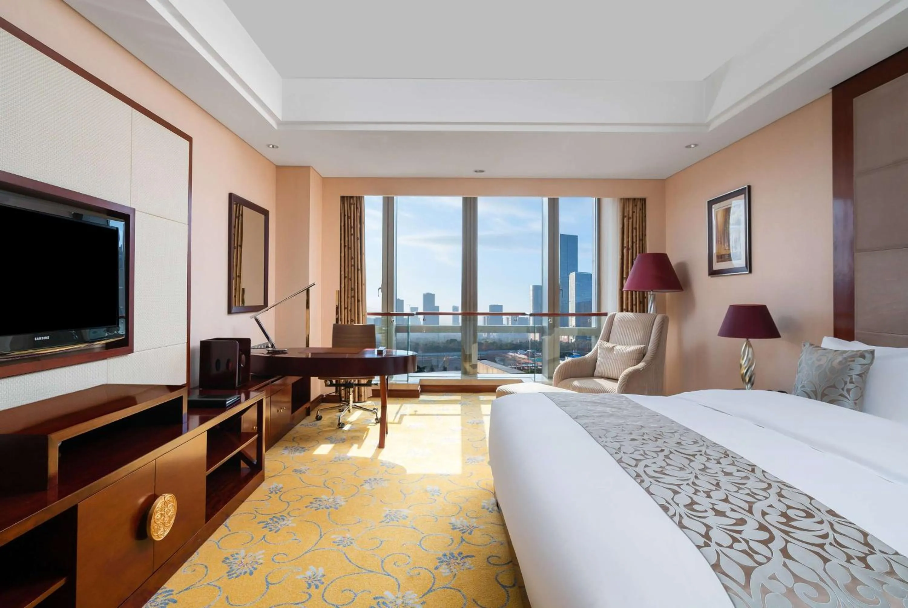 Photo of the whole room, Bed in Howard Johnson Tropical Garden Plaza Kunming Chenggong