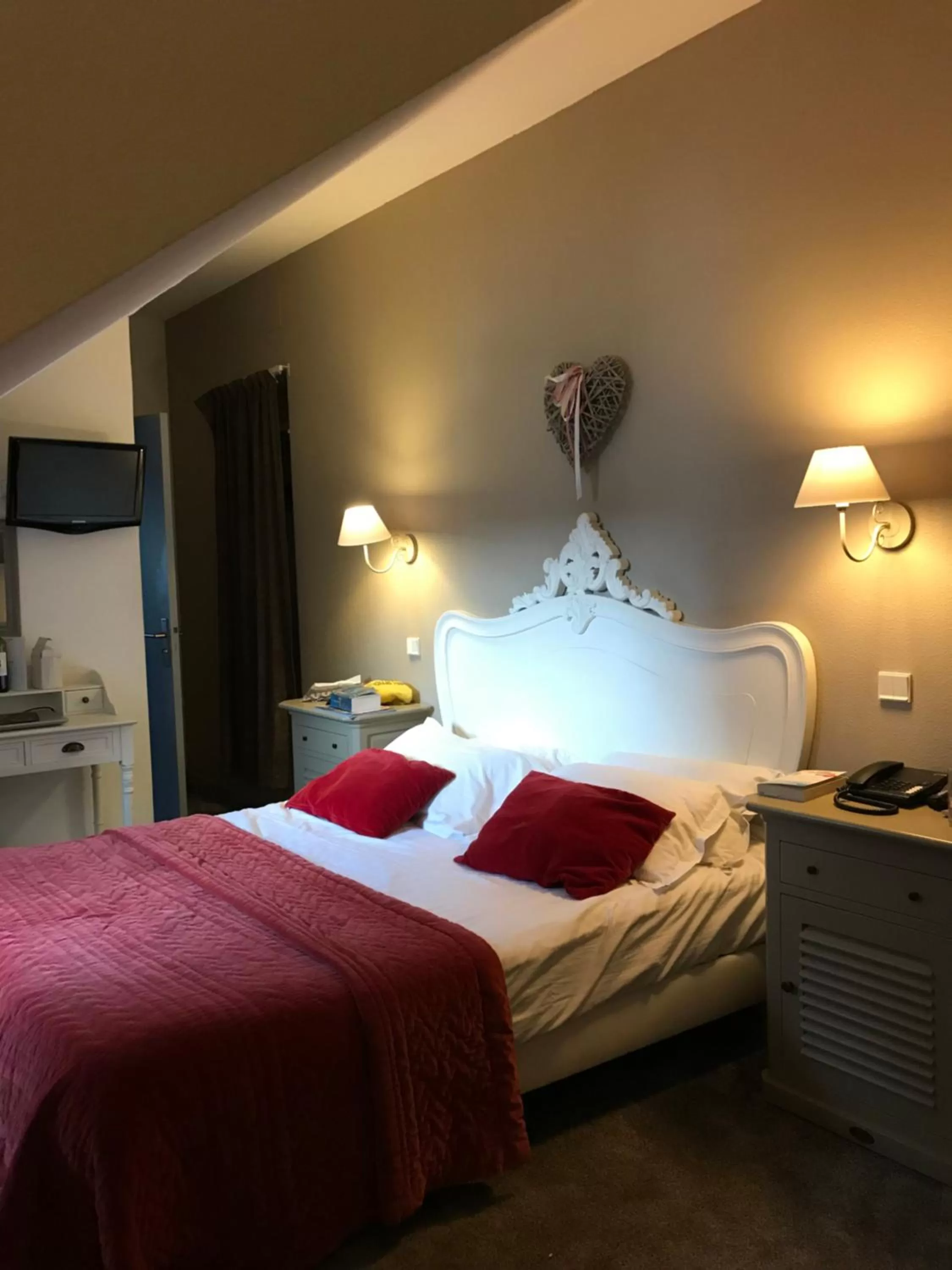 Bedroom, Bed in Hotel Arvor - O'Lodges by Arvor