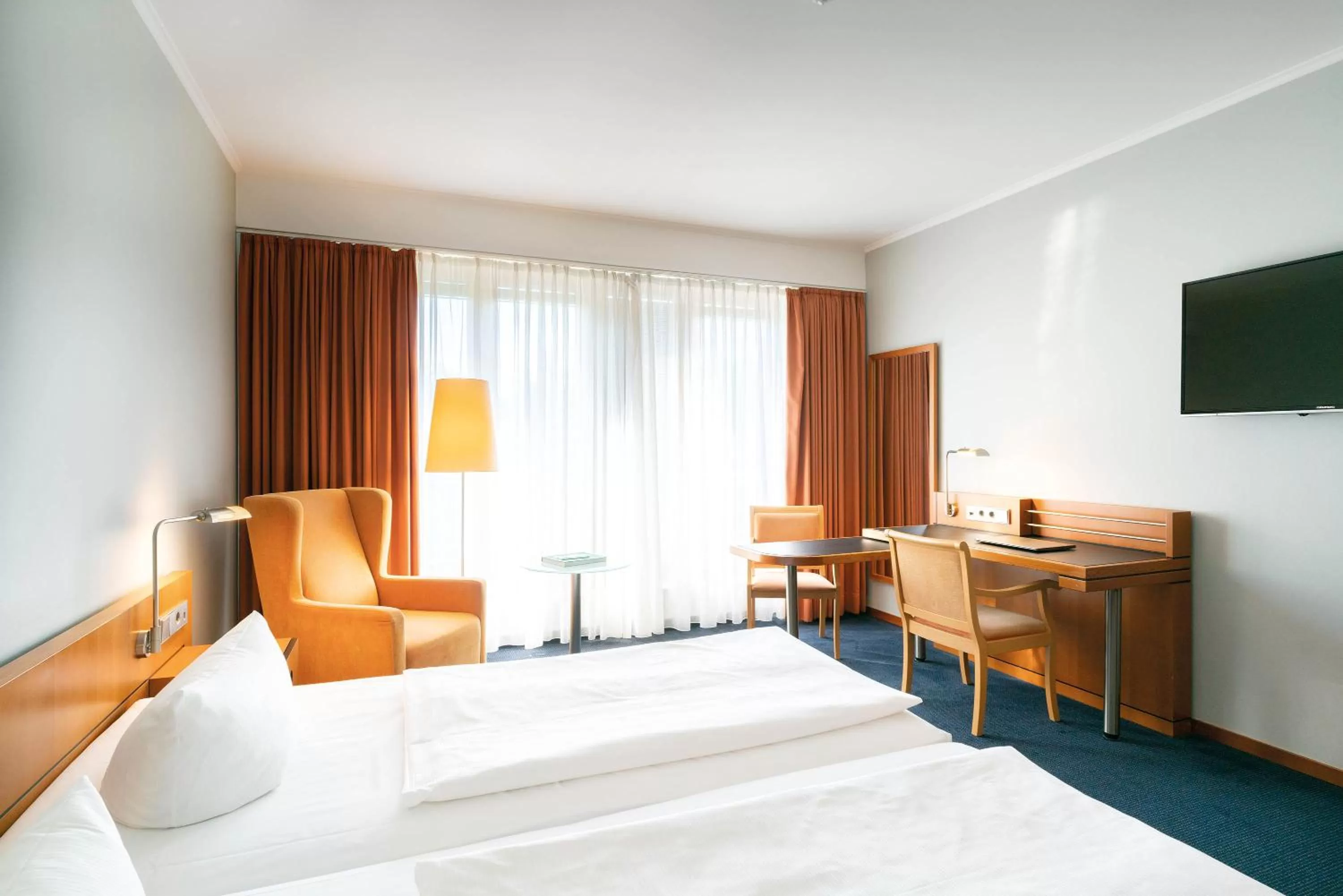 Photo of the whole room, Bed in Seminaris Hotel Potsdam Griebnitzsee