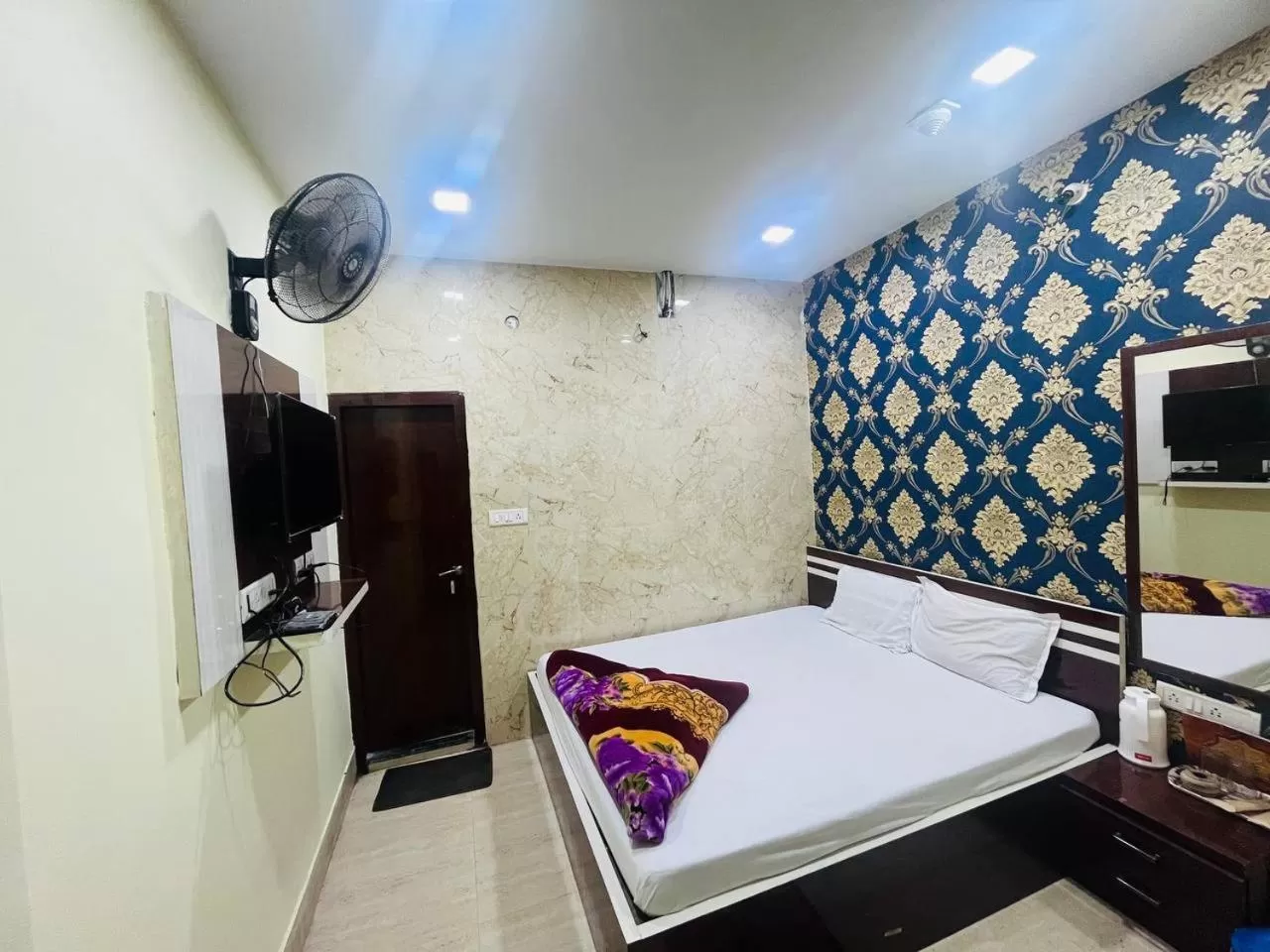 Photo of the whole room, Bed in Hotel Airlines