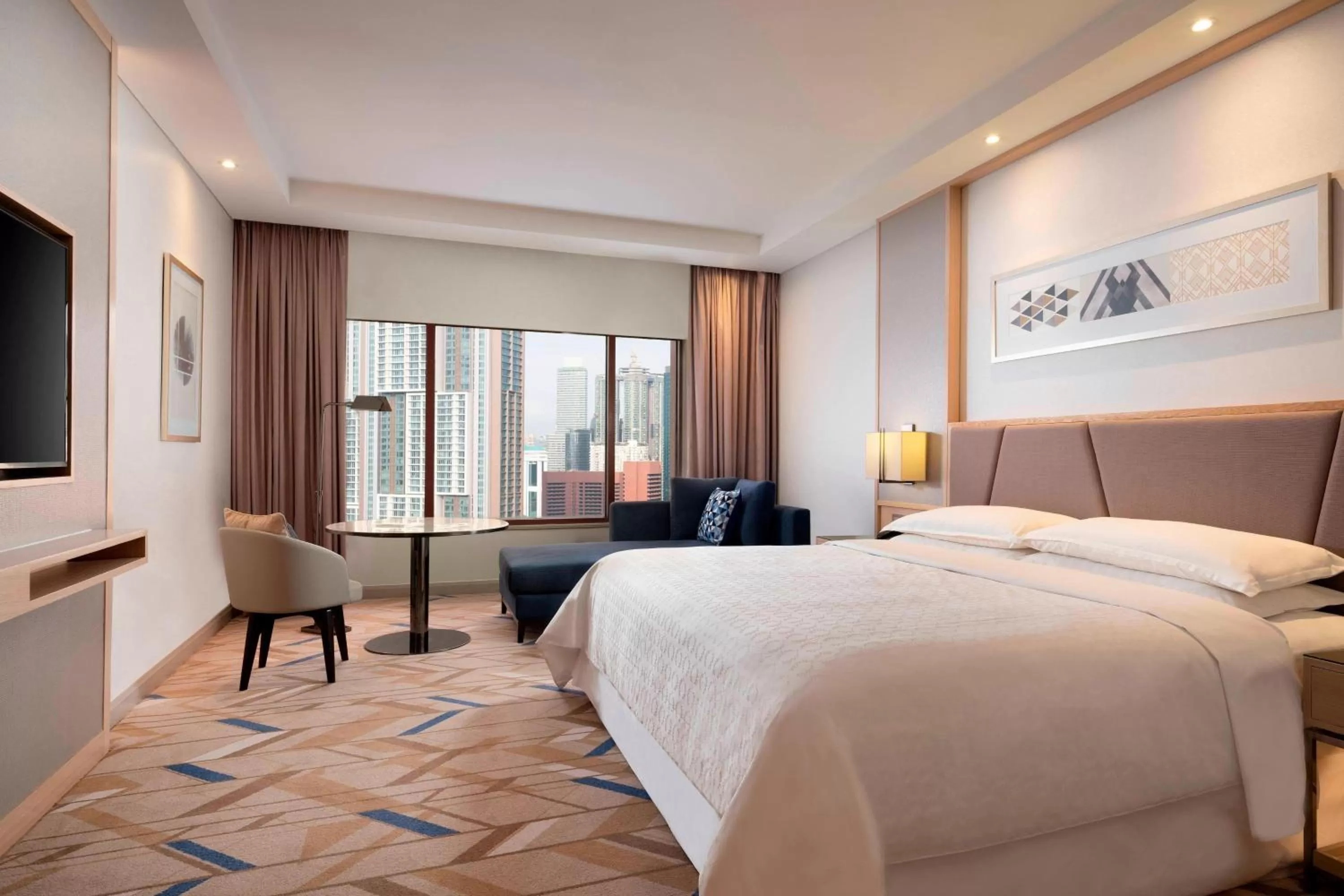 Photo of the whole room, Bed in Sheraton Imperial Kuala Lumpur Hotel