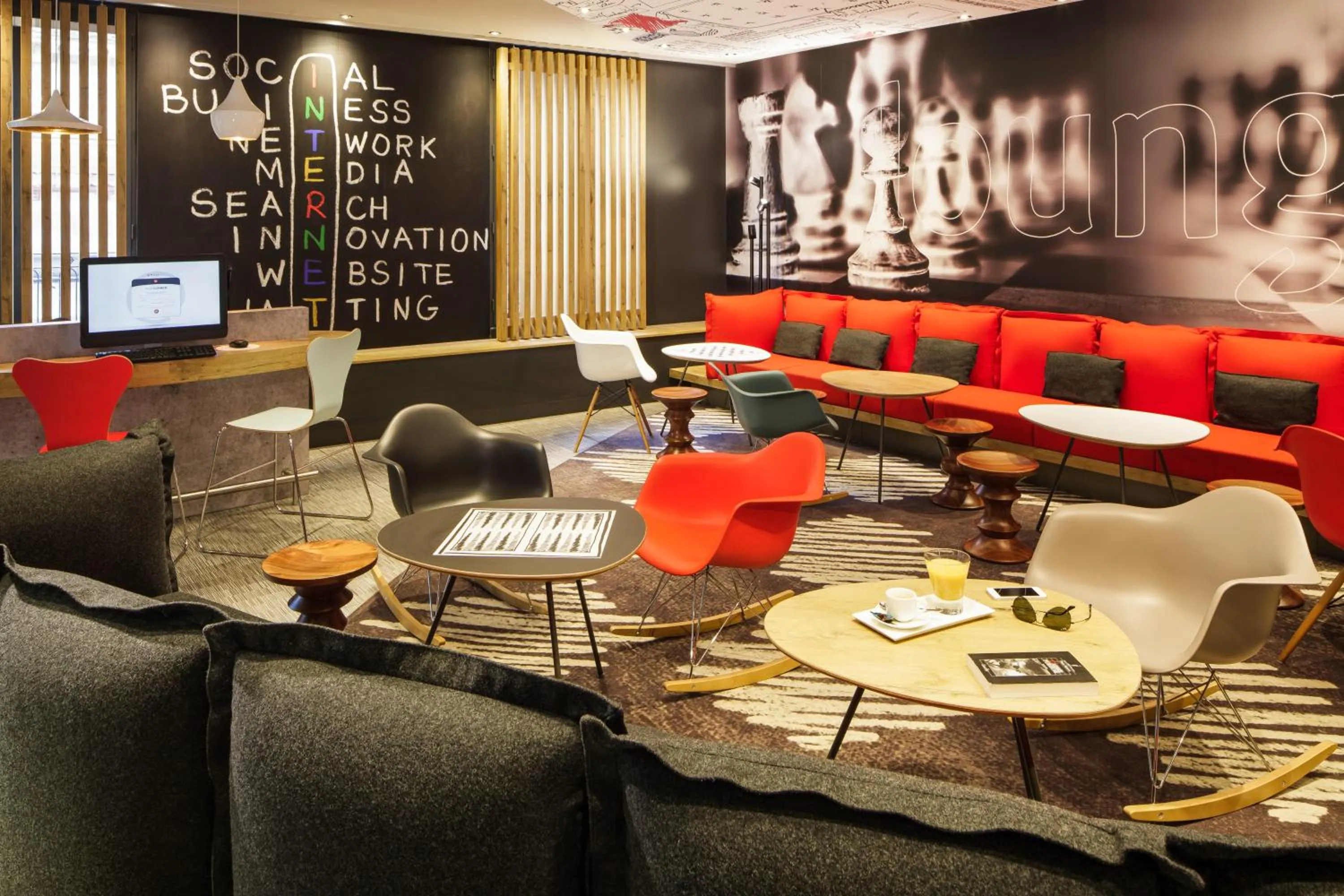 Lobby or reception in ibis Paris Gare de Lyon Ledru Rollin