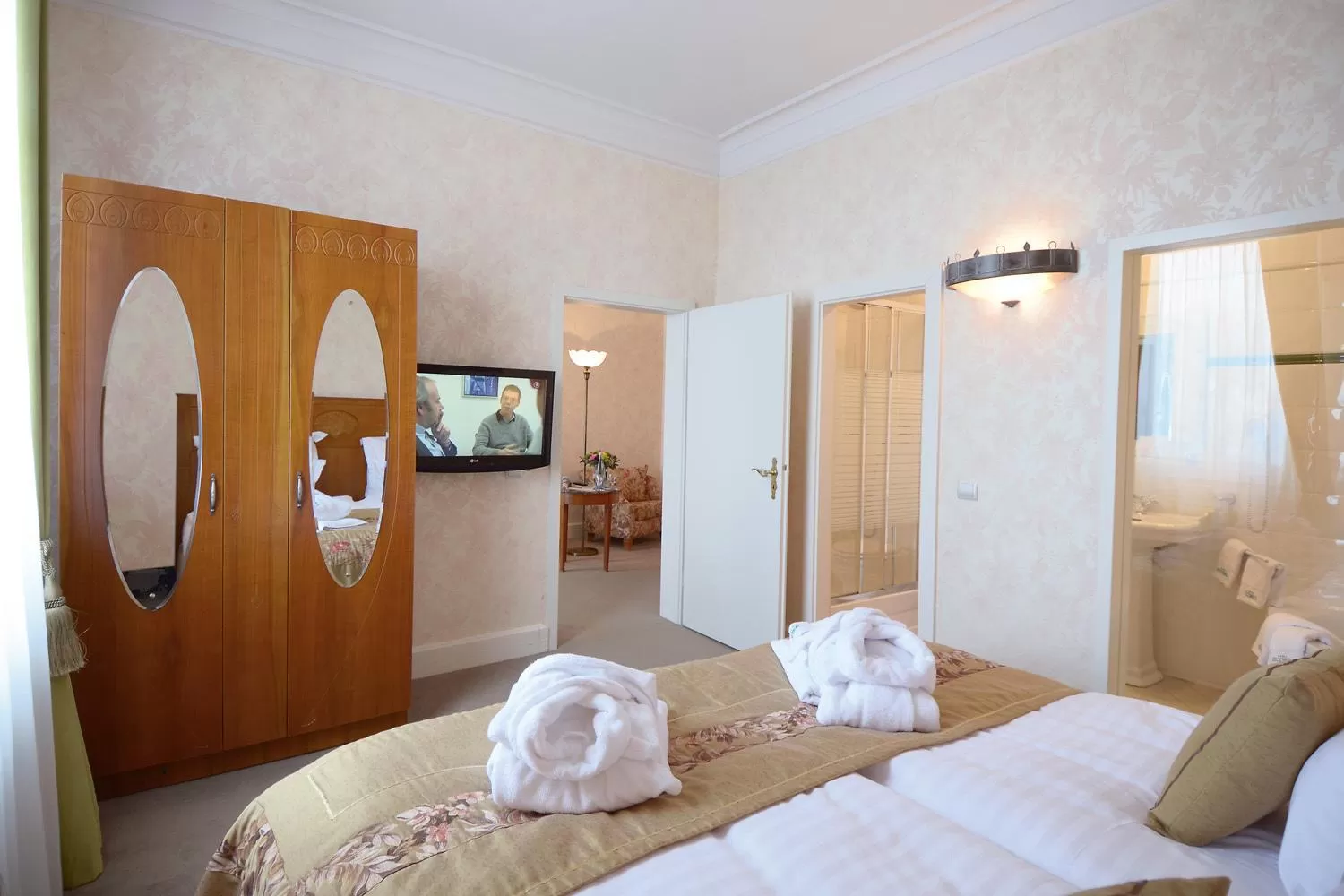 Bedroom, Bed in Das Palmenwald Schwarzwaldhof, BW Signature Collection