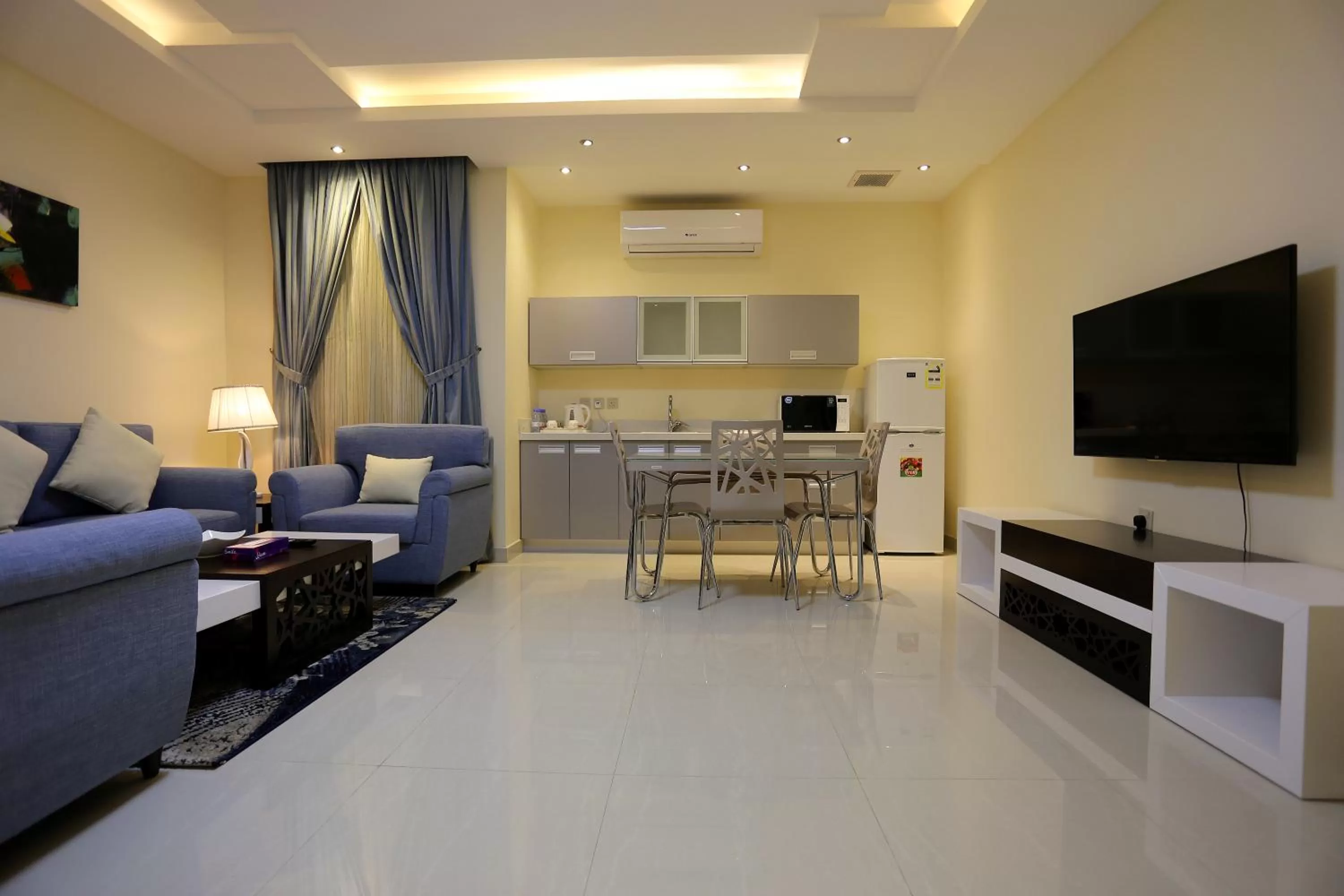 TV and multimedia in Arjaan Altakhassusi Hotel Suites