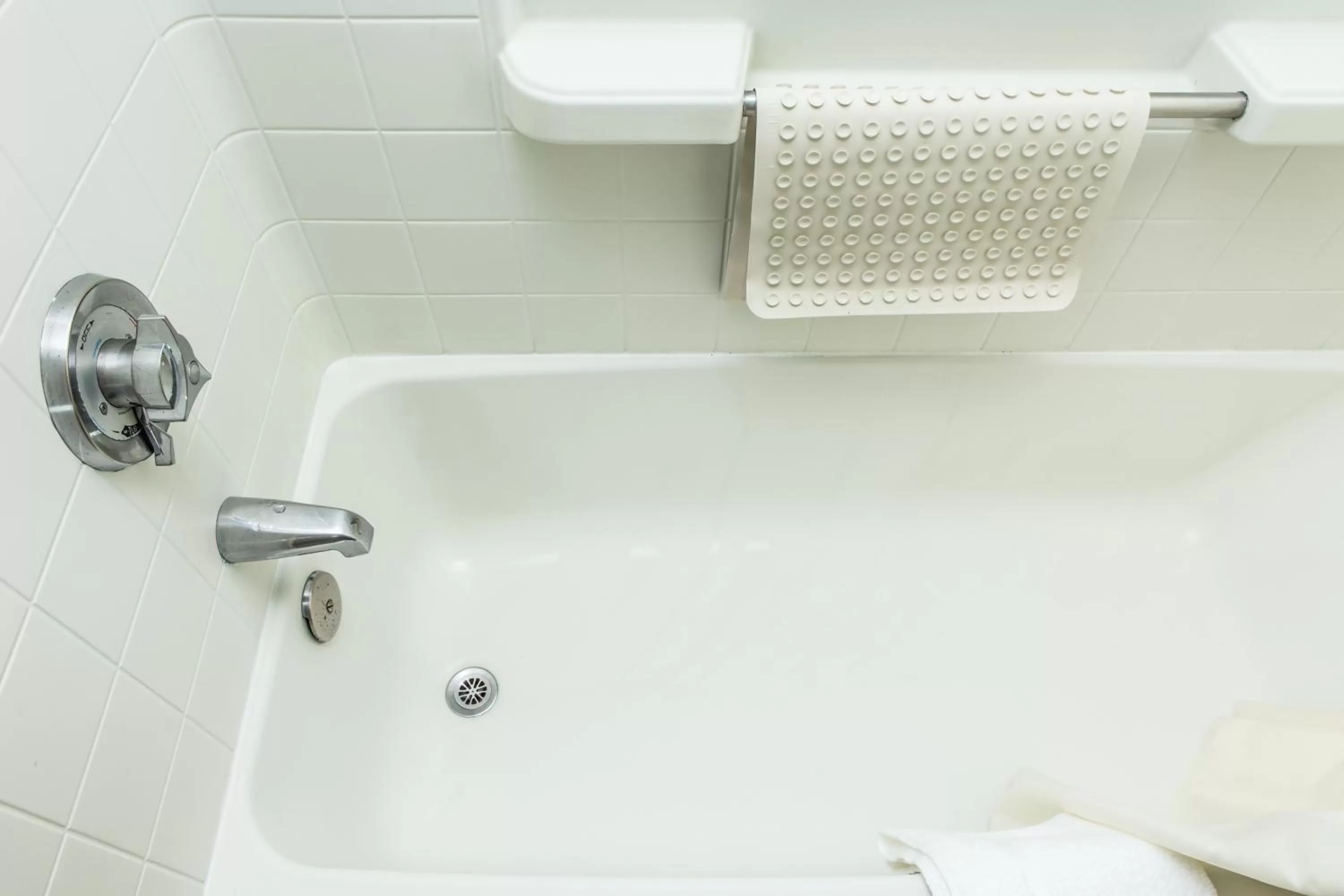 Shower in Pelican Inn