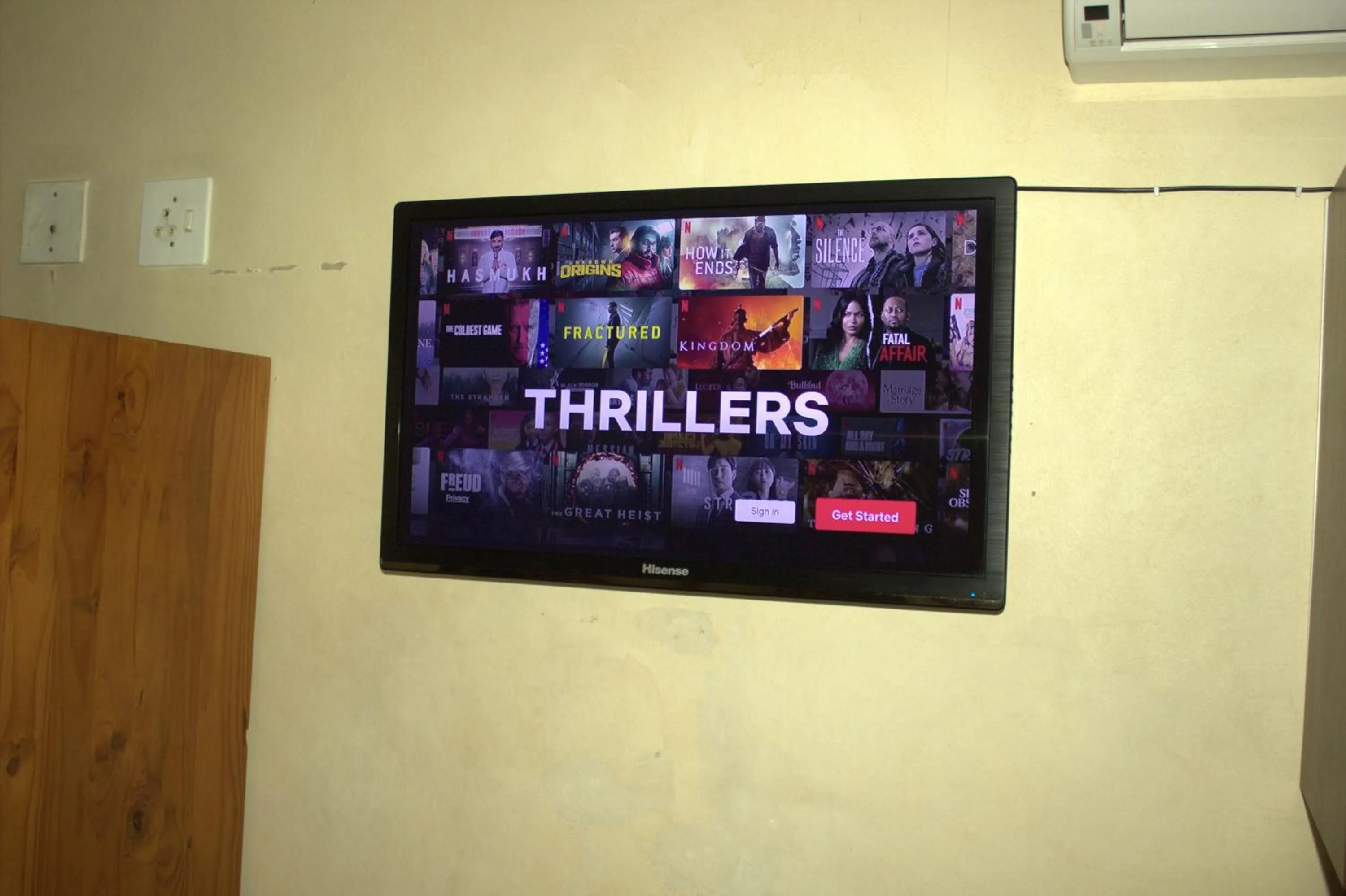 TV and multimedia in Purple Olive Guest House