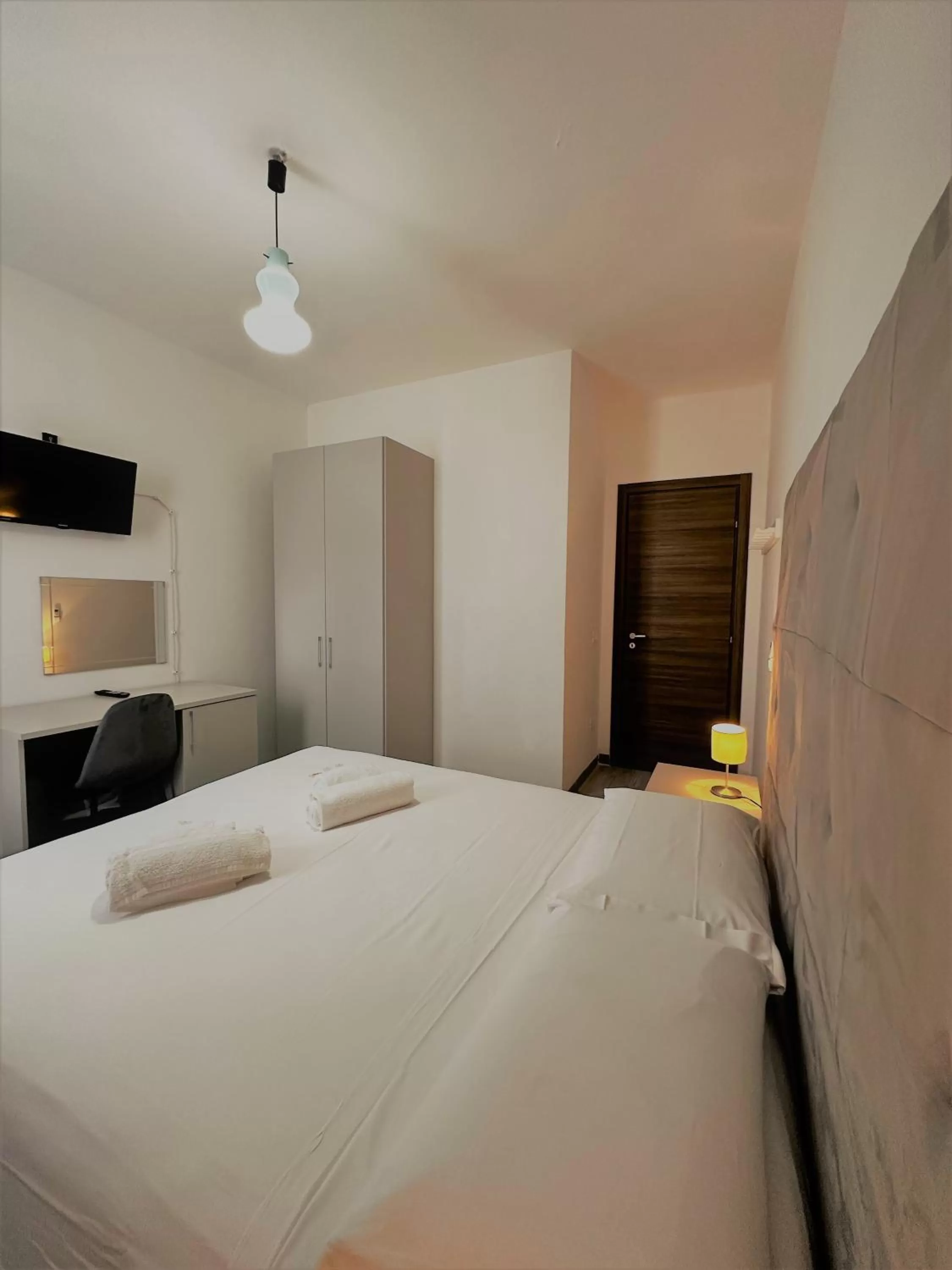 Bedroom, Bed in Hotel The Flash - Venturina Terme