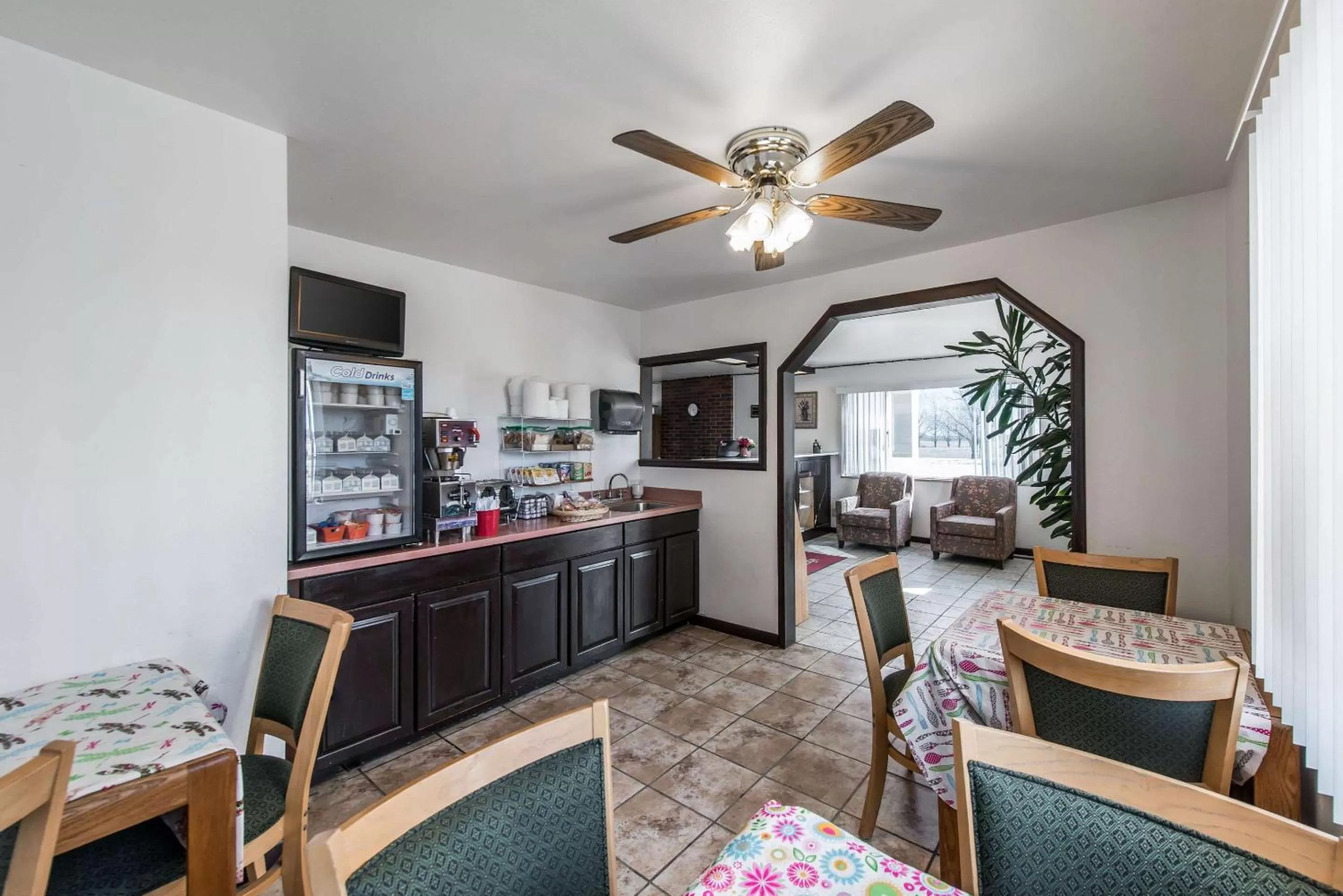 Restaurant/places to eat in Rodeway Inn