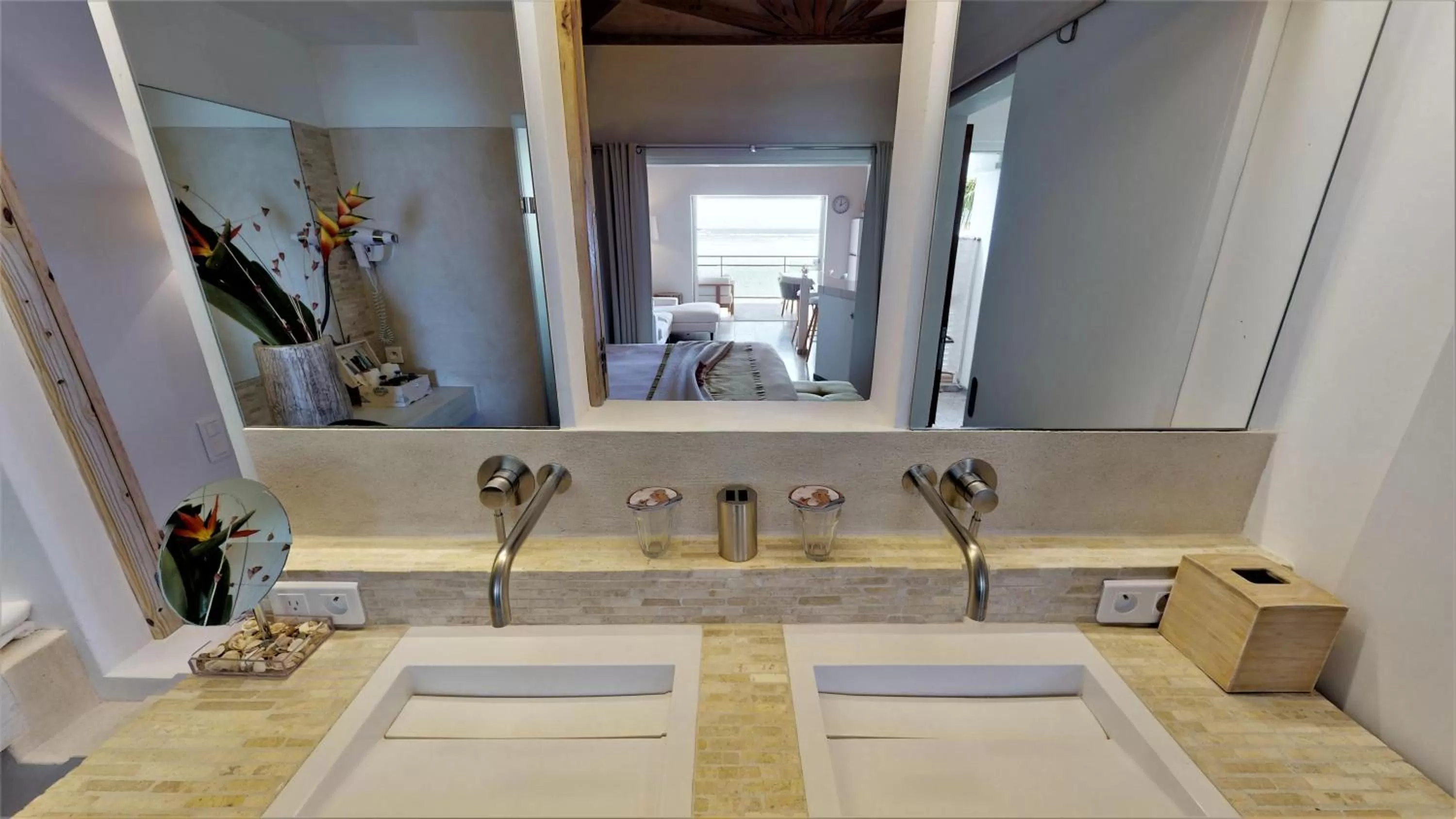 Bathroom in Hotel Les Ondines Sur La Plage