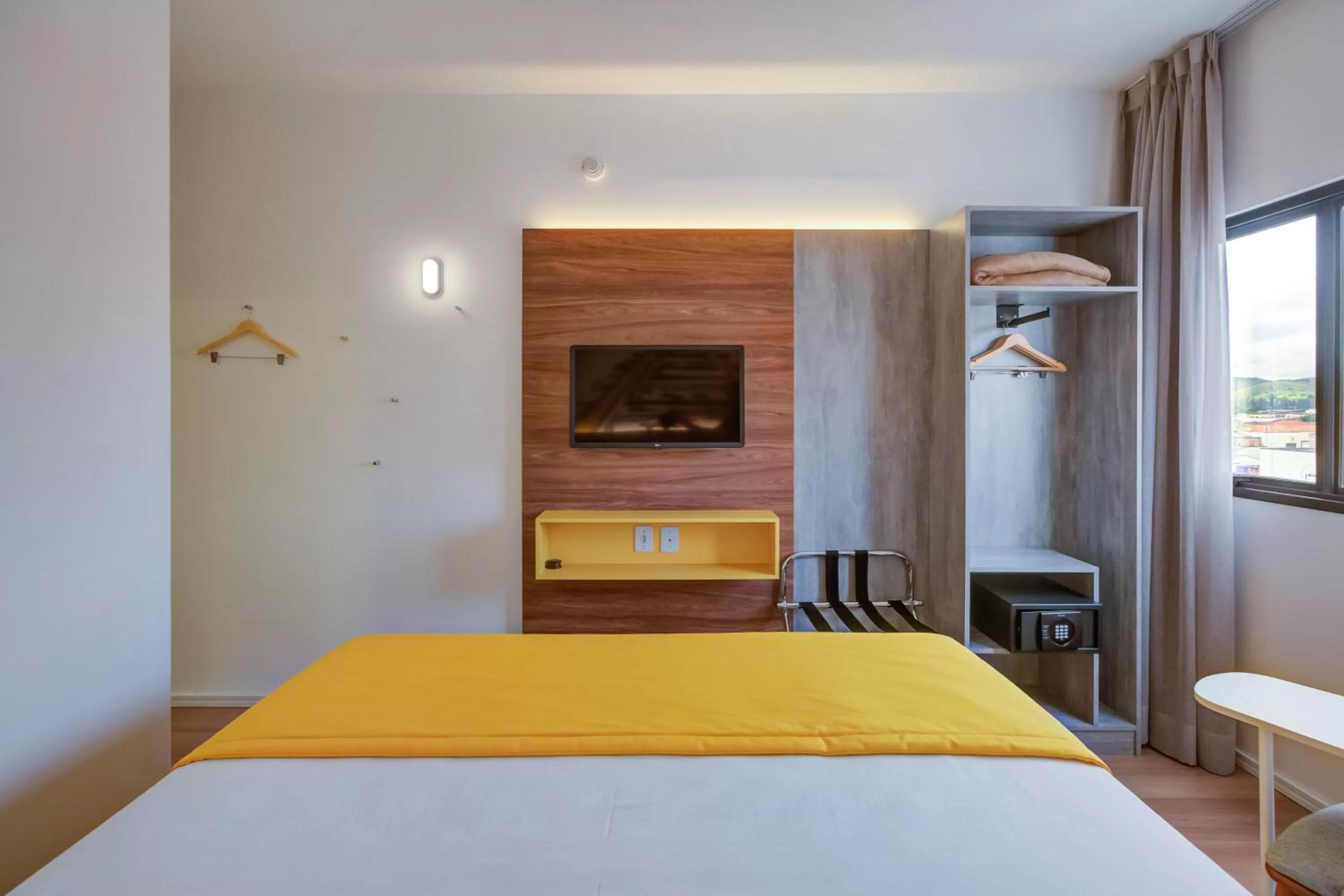 Photo of the whole room, Bed in Ramada Encore Cruzeiro