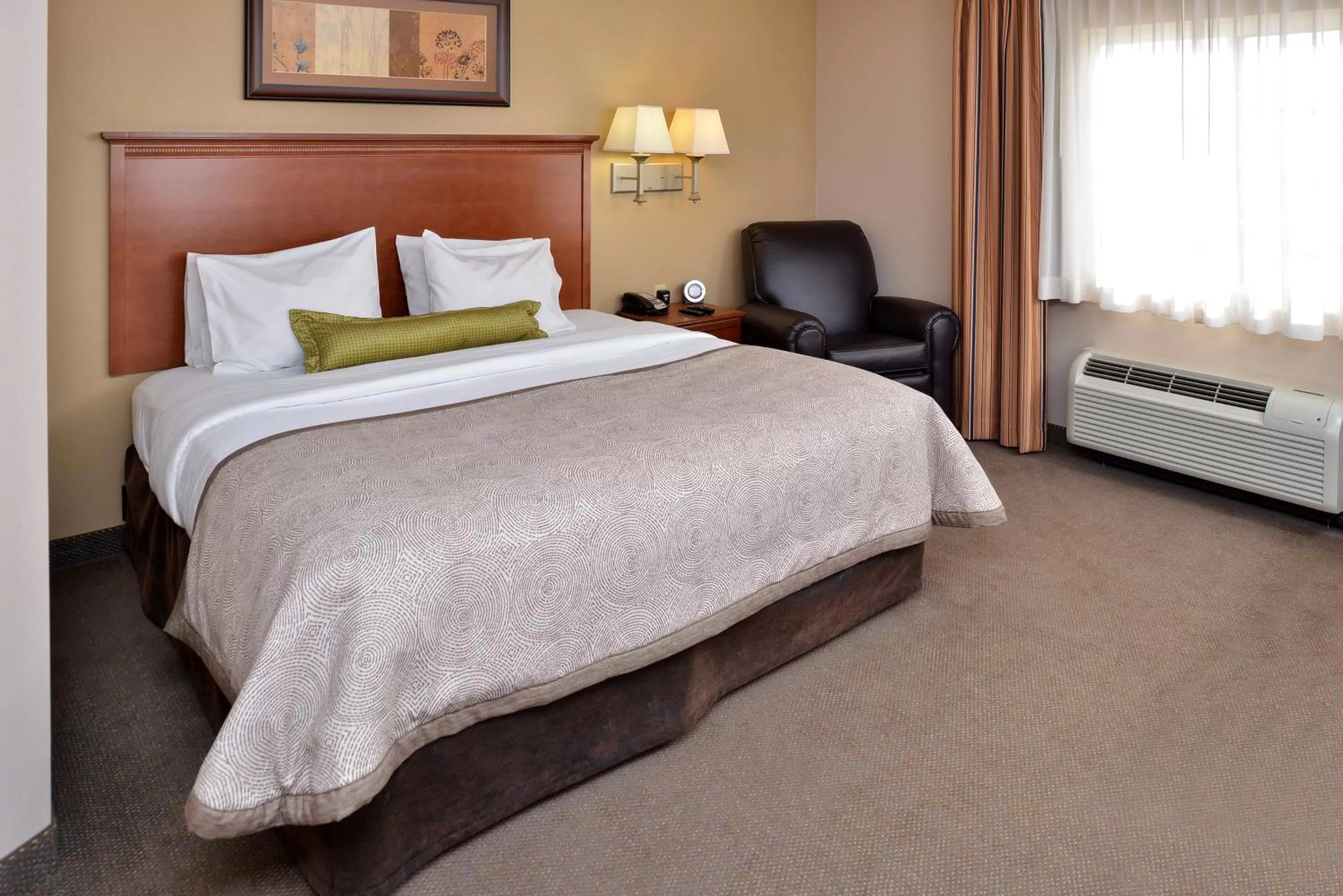 Photo of the whole room, Bed in Candlewood Suites Williston by IHG