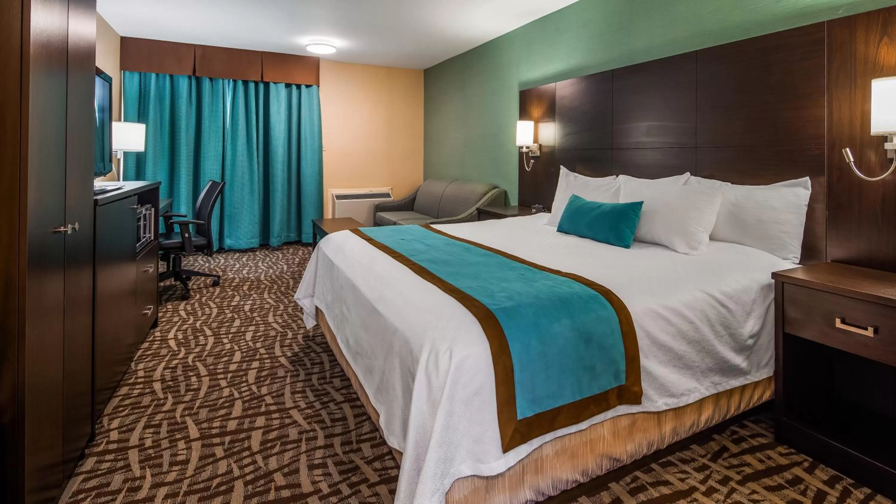 Photo of the whole room, Bed in Best Western Plus Barrie