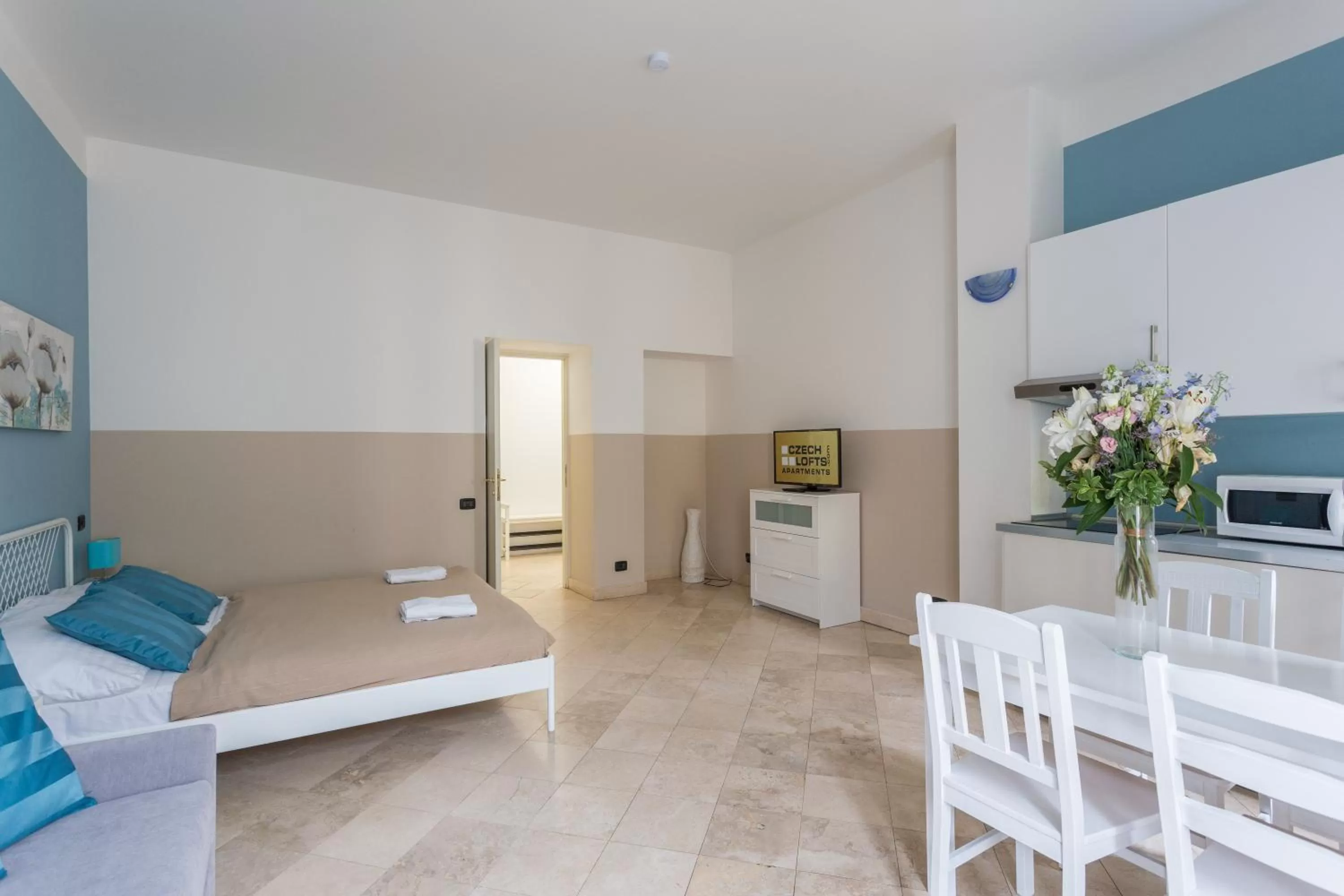 Kitchen or kitchenette, Seating Area in Legerova 33 Apartments