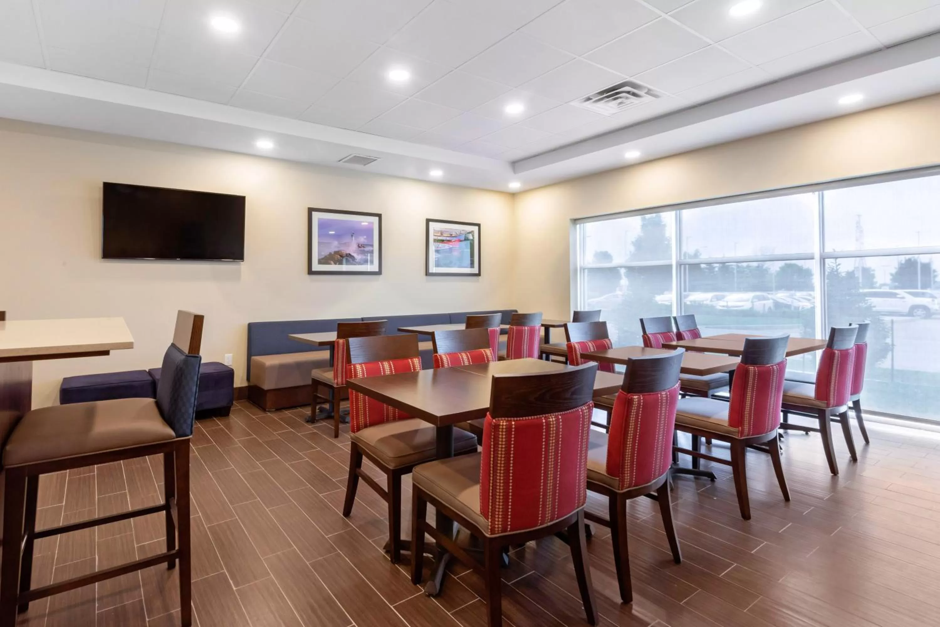 Restaurant/places to eat in Comfort Inn & Suites