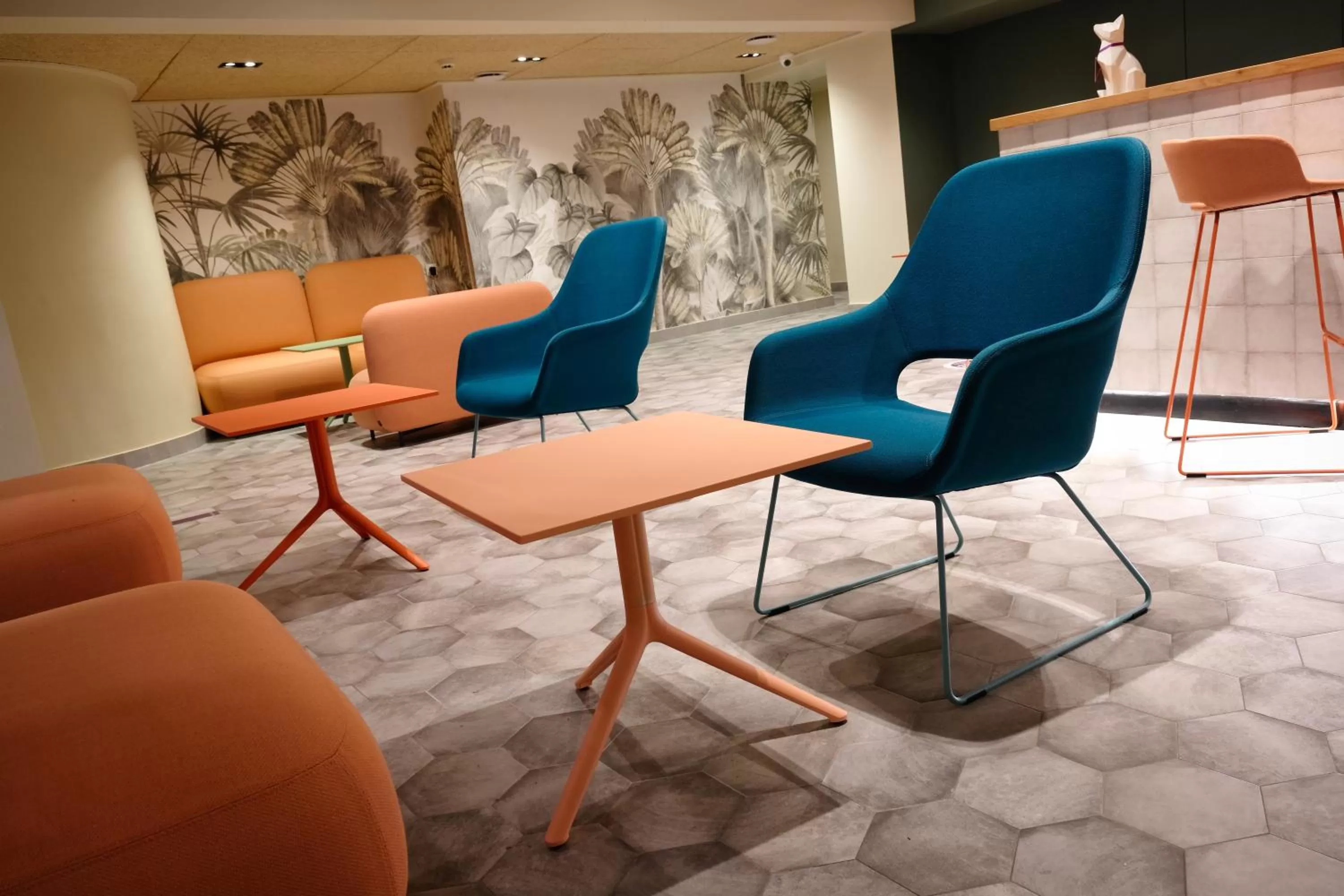 Lounge or bar in Mercure Perpignan Centre