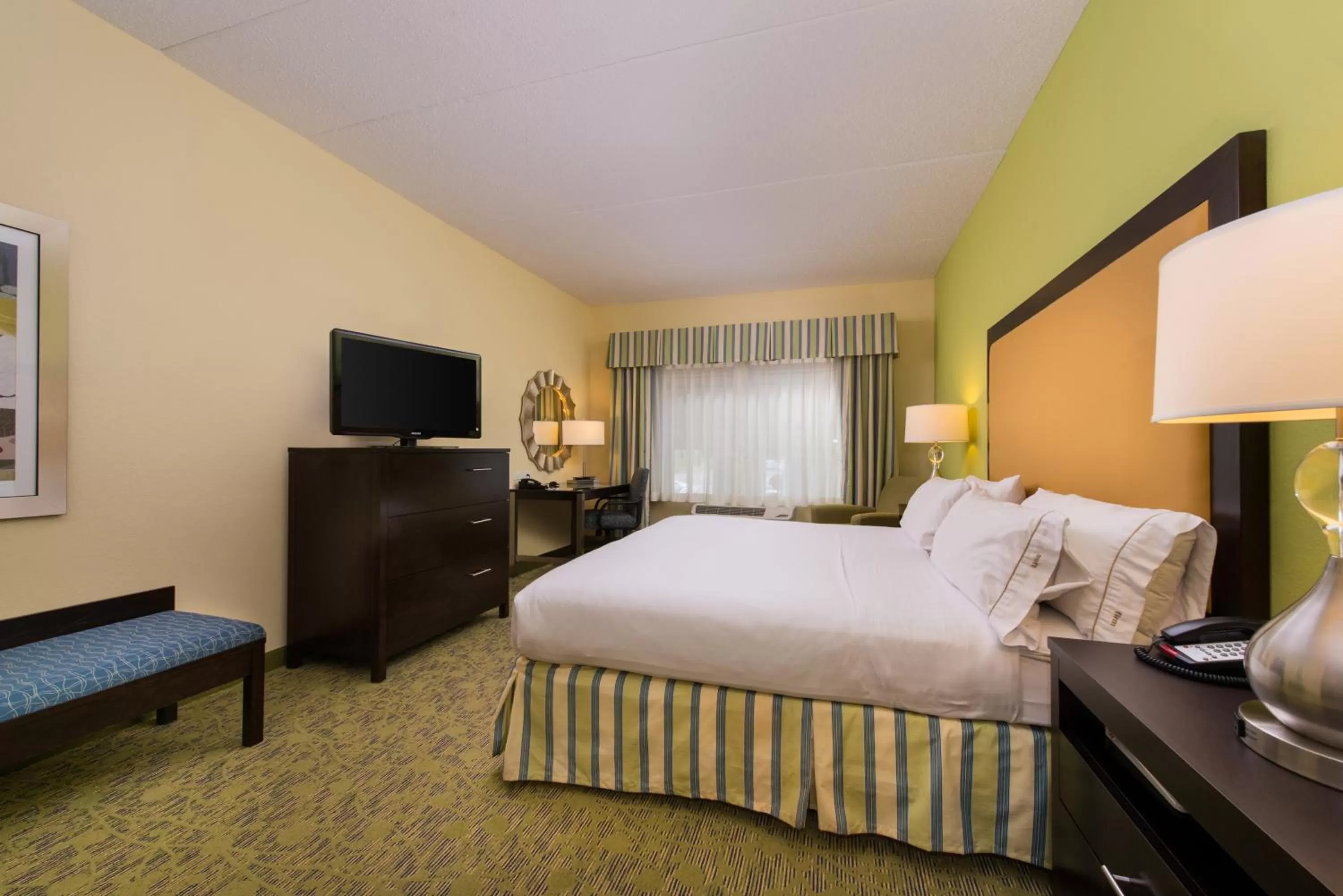 Photo of the whole room, Bed in Holiday Inn Express and Suites Dickson City by IHG