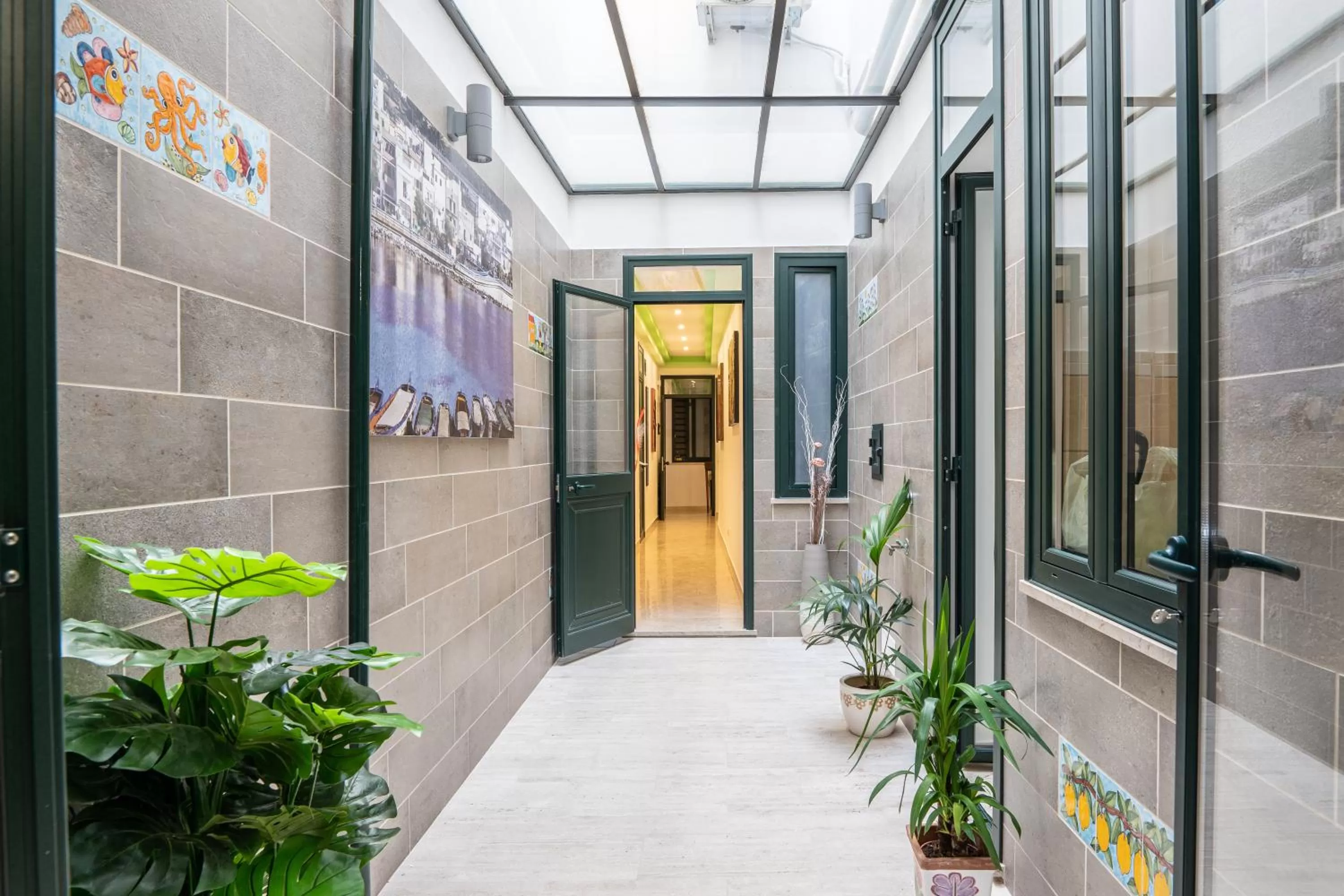 Communal lounge/ TV room in B&B Una Terrazza sul Golfo di Sferracavallo