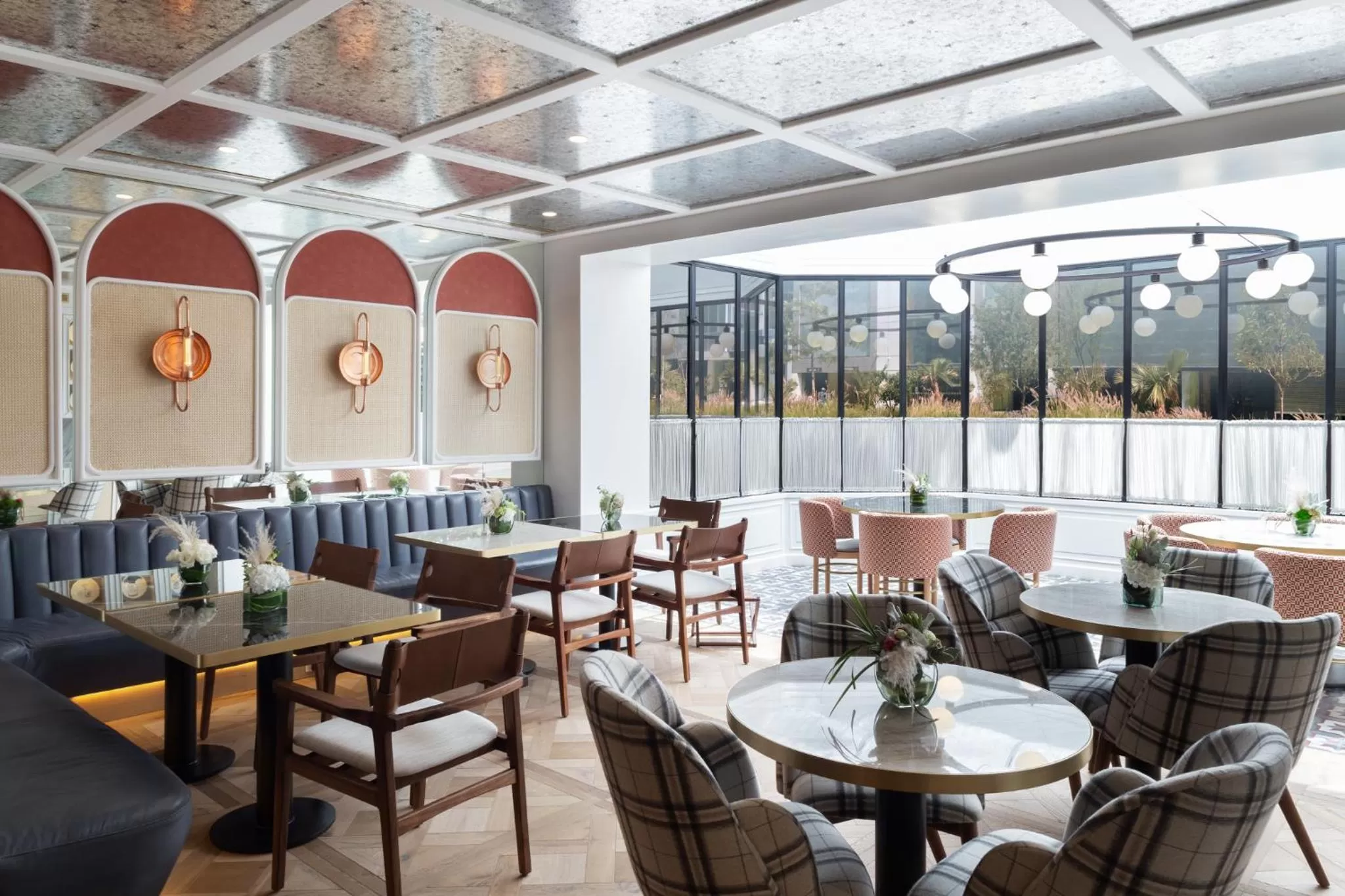 Restaurant/places to eat in The Alest Hotel