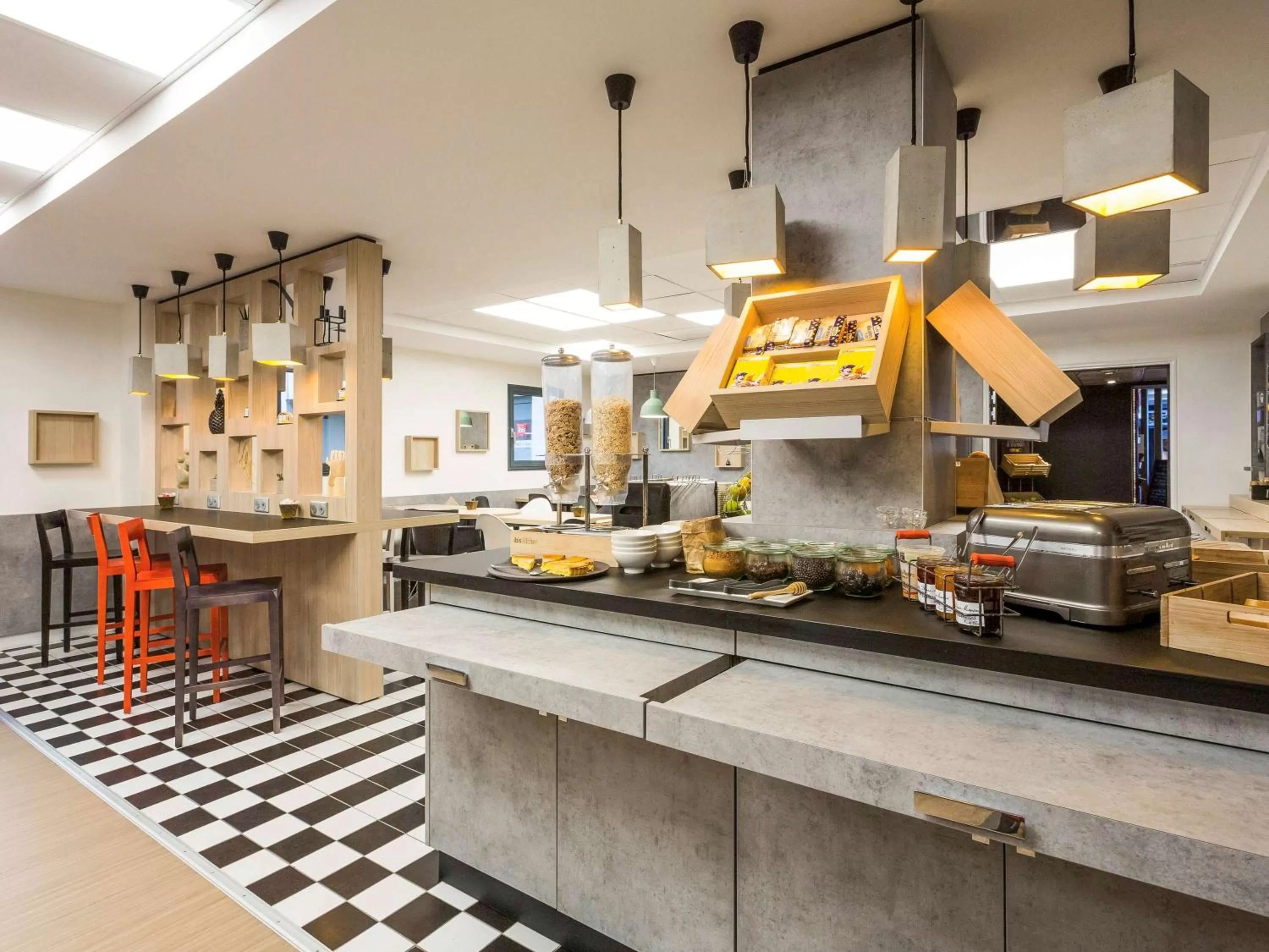 Restaurant/places to eat in ibis Bordeaux Centre - Gare Saint-Jean