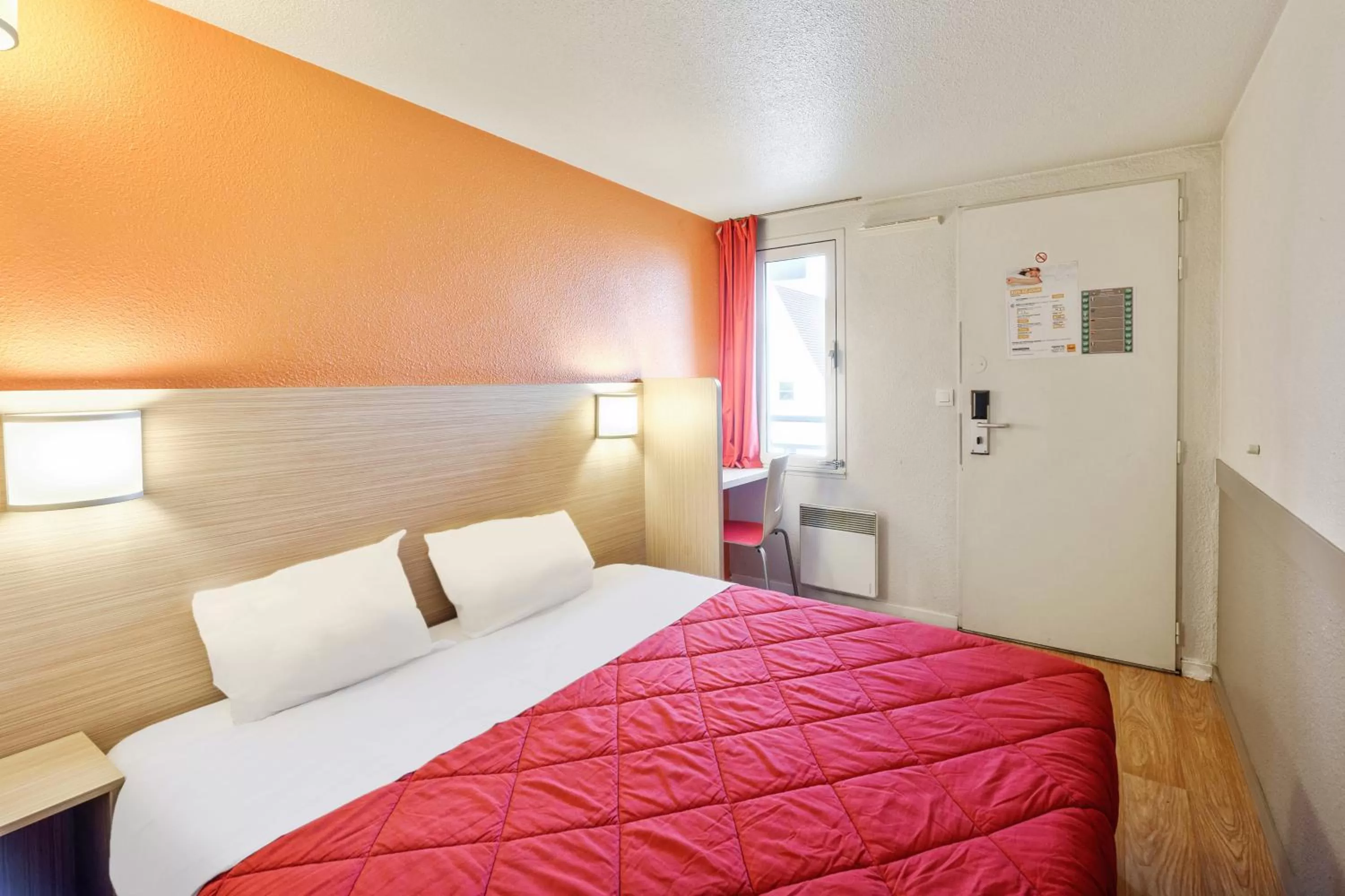 Photo of the whole room, Bed in Premiere Classe Carcassonne