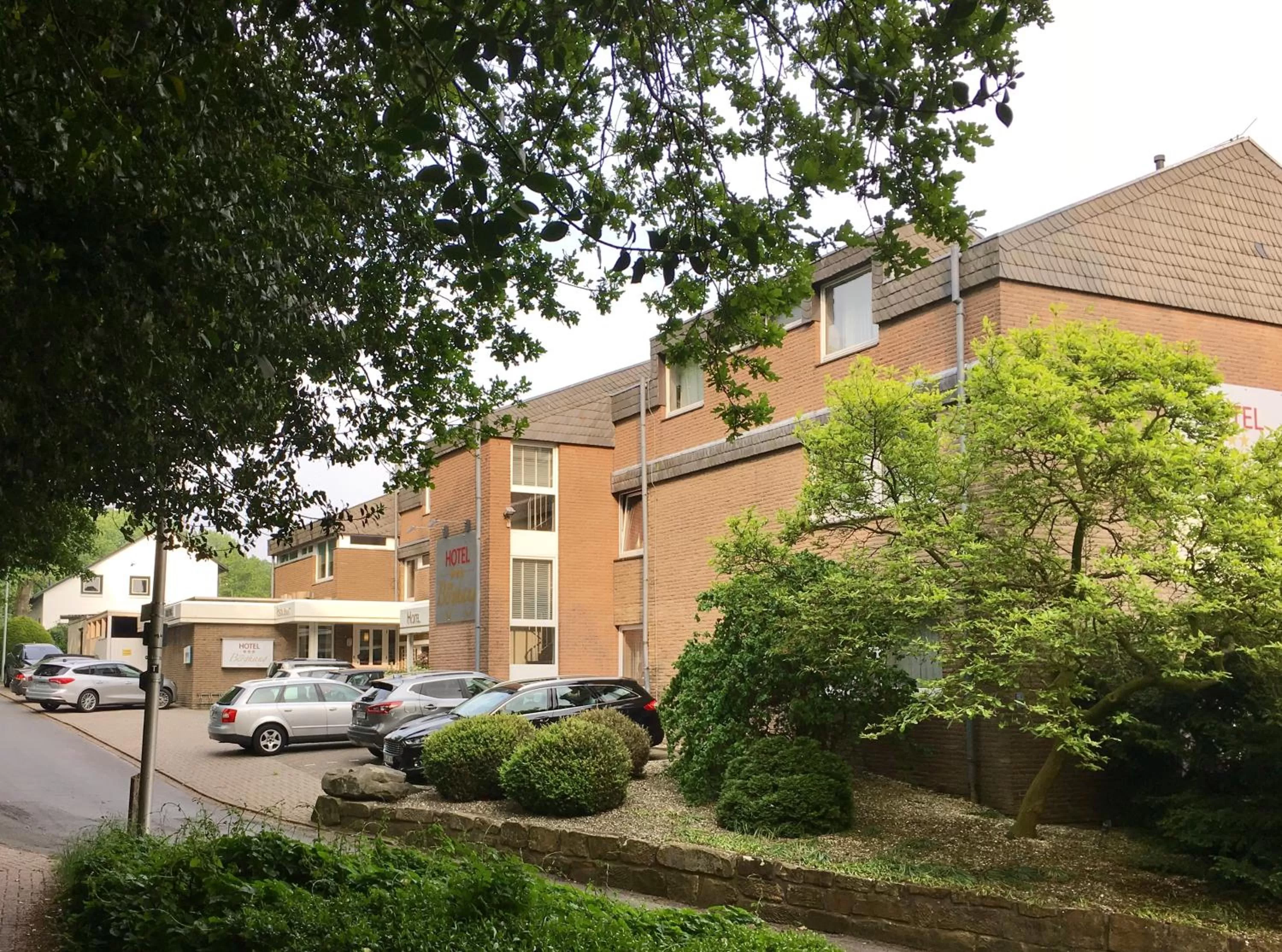 Property building in Am Berghang