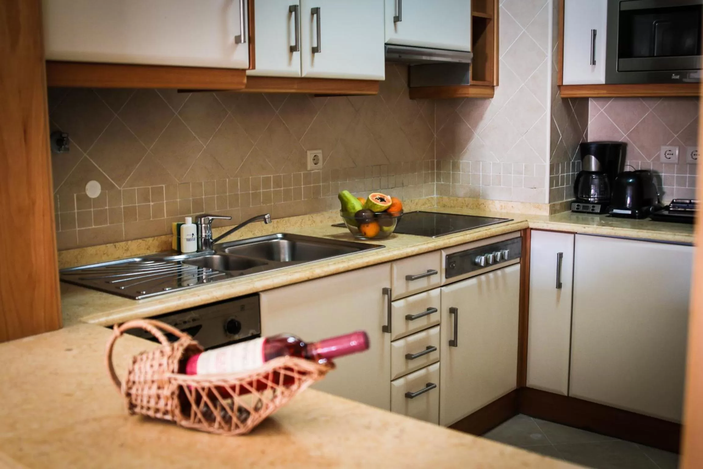 Kitchen or kitchenette in Grand Muthu Forte do Vale