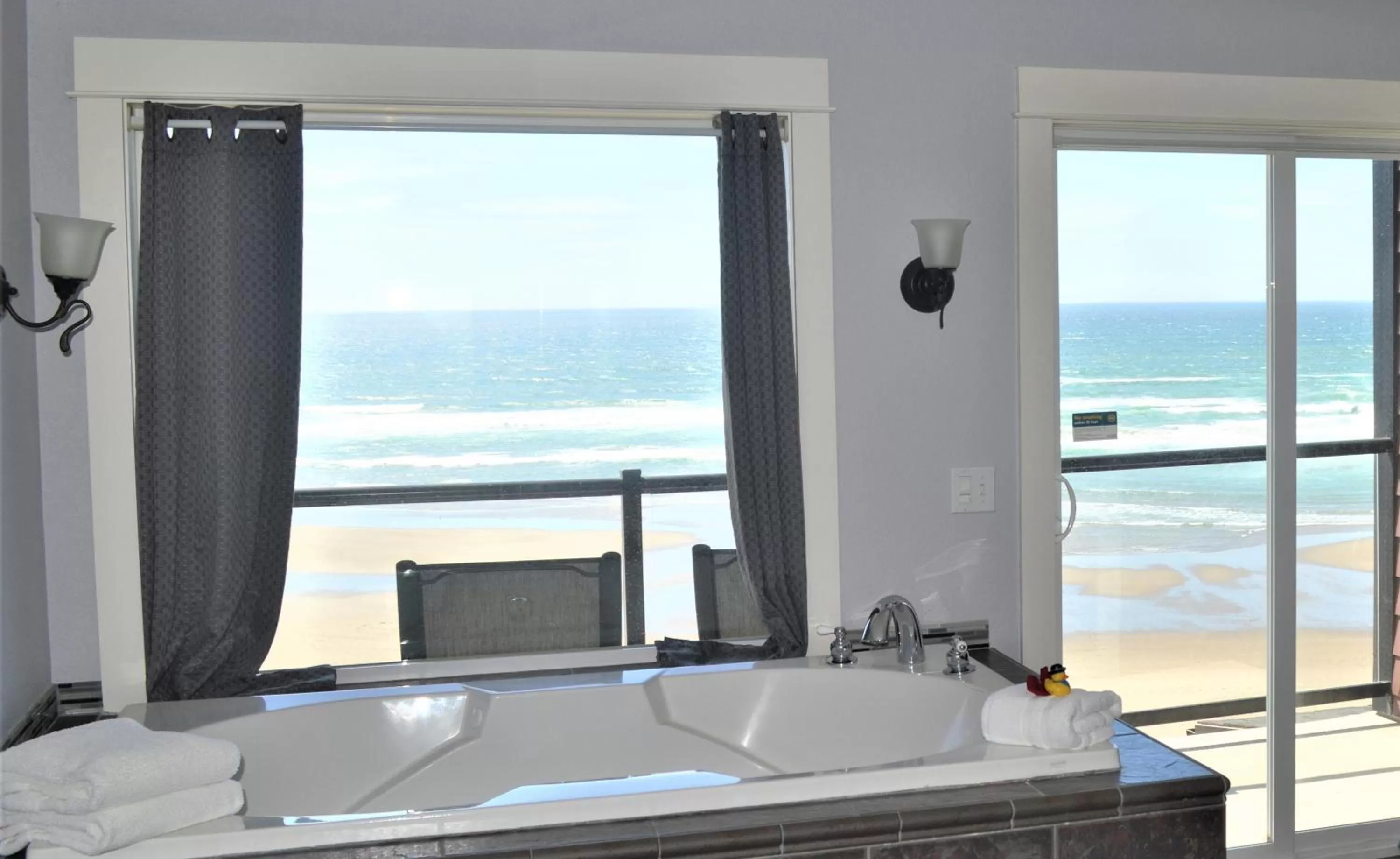 Sea view, Bed in Starfish Manor Oceanfront Hotel